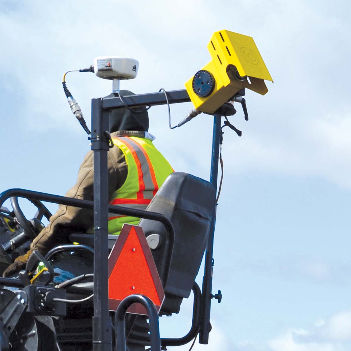 The new PAVE-IR system now features the scanner mounted above the working area, giving a good view of the mat PAVE-IR system