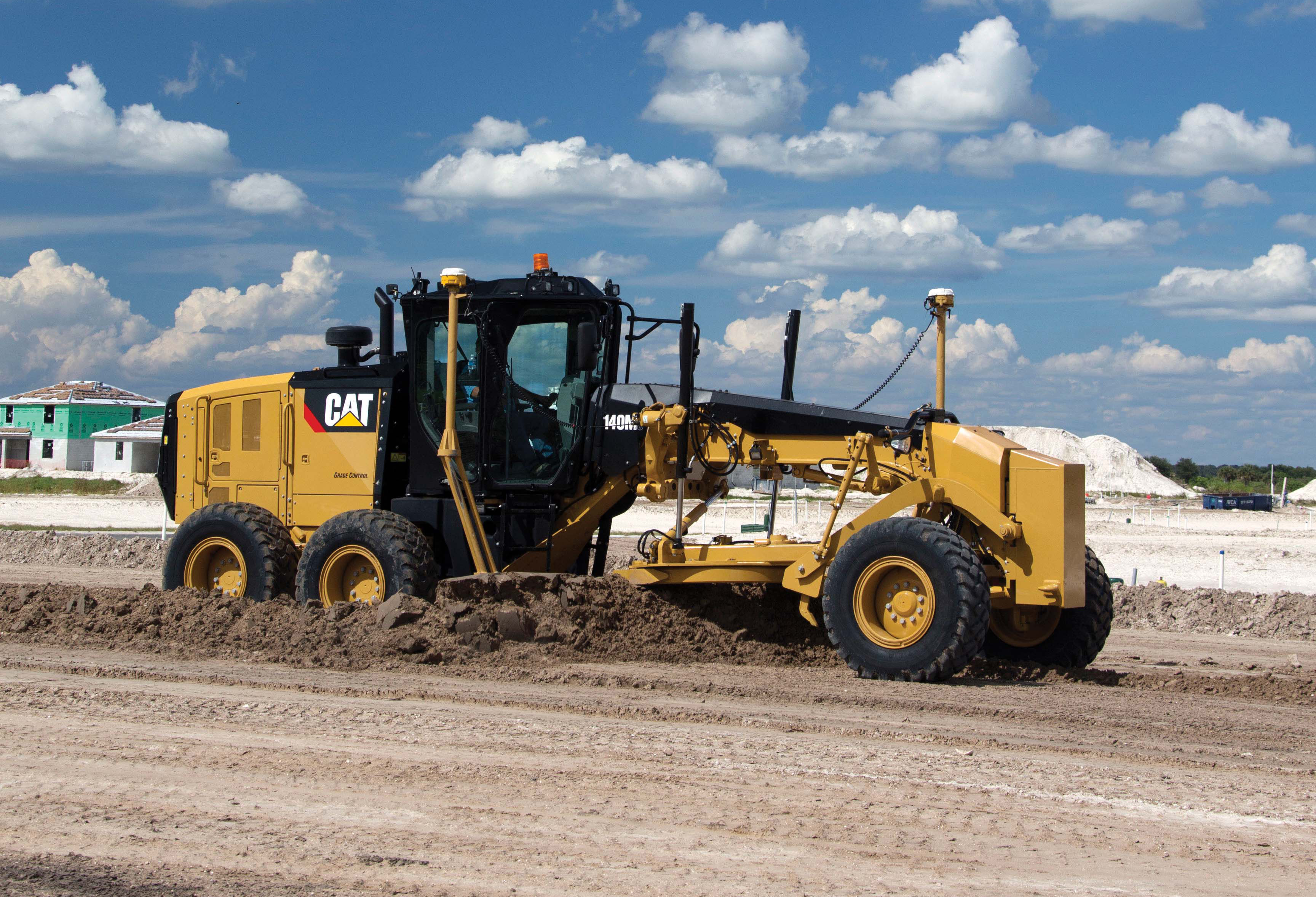 Caterpillar’s latest graders combine increased efficiency and working precision with lower emissions and fuel consumption Caterpillar’s latest grader