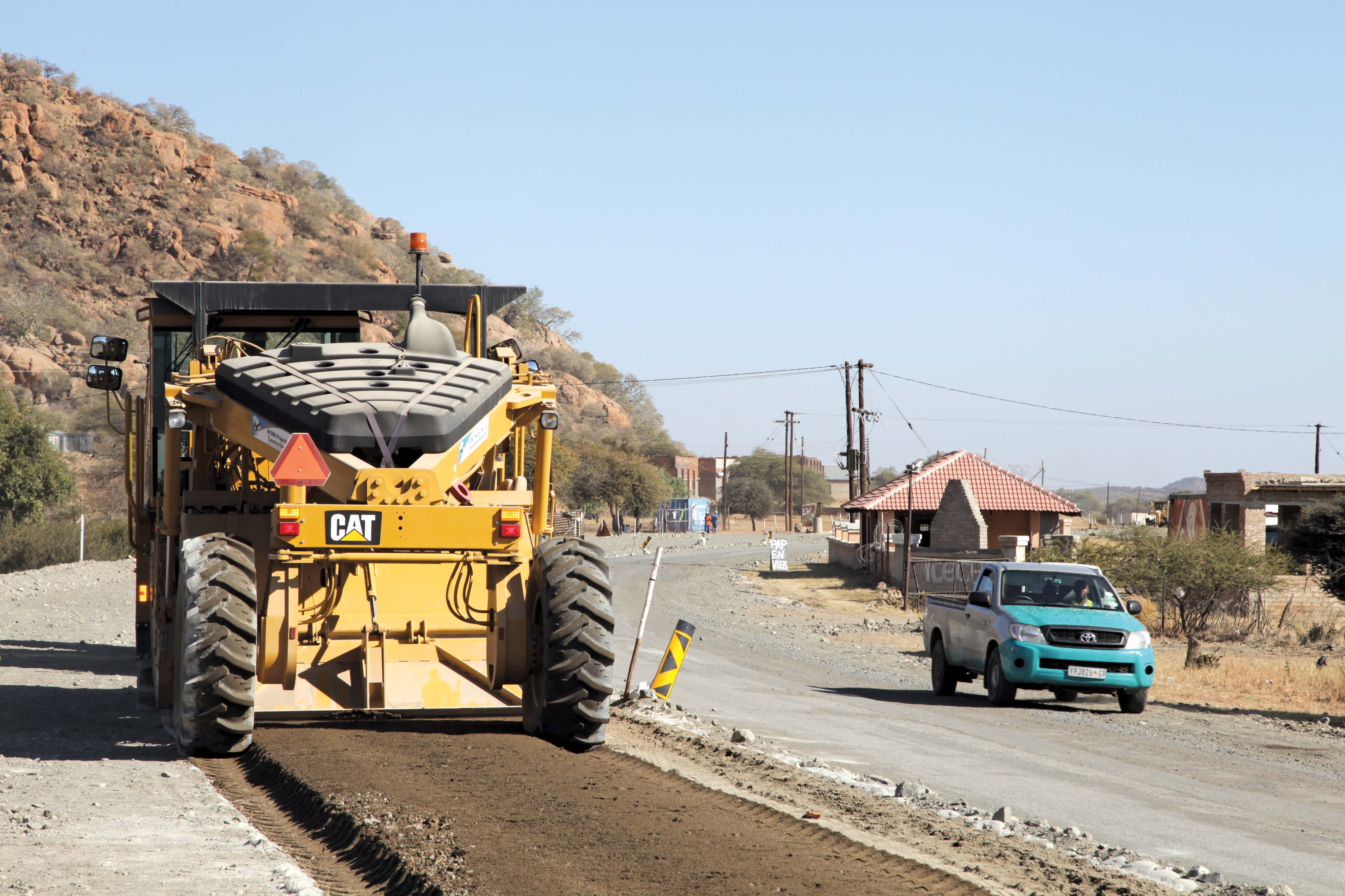 The RM300s offer precise road mixing capabilities according to the contractor Caterpillarr RM300 reclaimer/recyclers