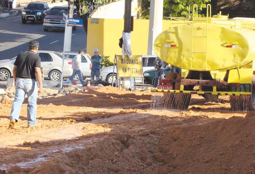 Applying Pavmax is said to be easy as it can be mixed with water and sprayed on using a conventional bowser vehicle Applying Pavmax using a conventional bowser vehicle