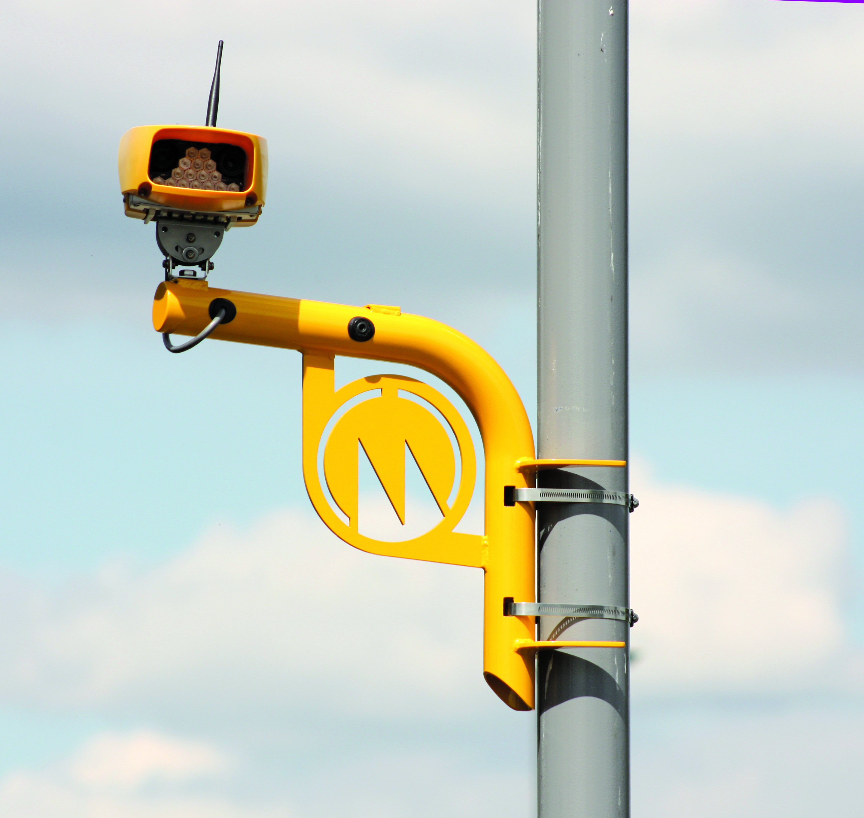 Accurate average speed detection is possible with the SPECS3 VECTOR units from Vysionics SPECS3 VECTOR on column bracket