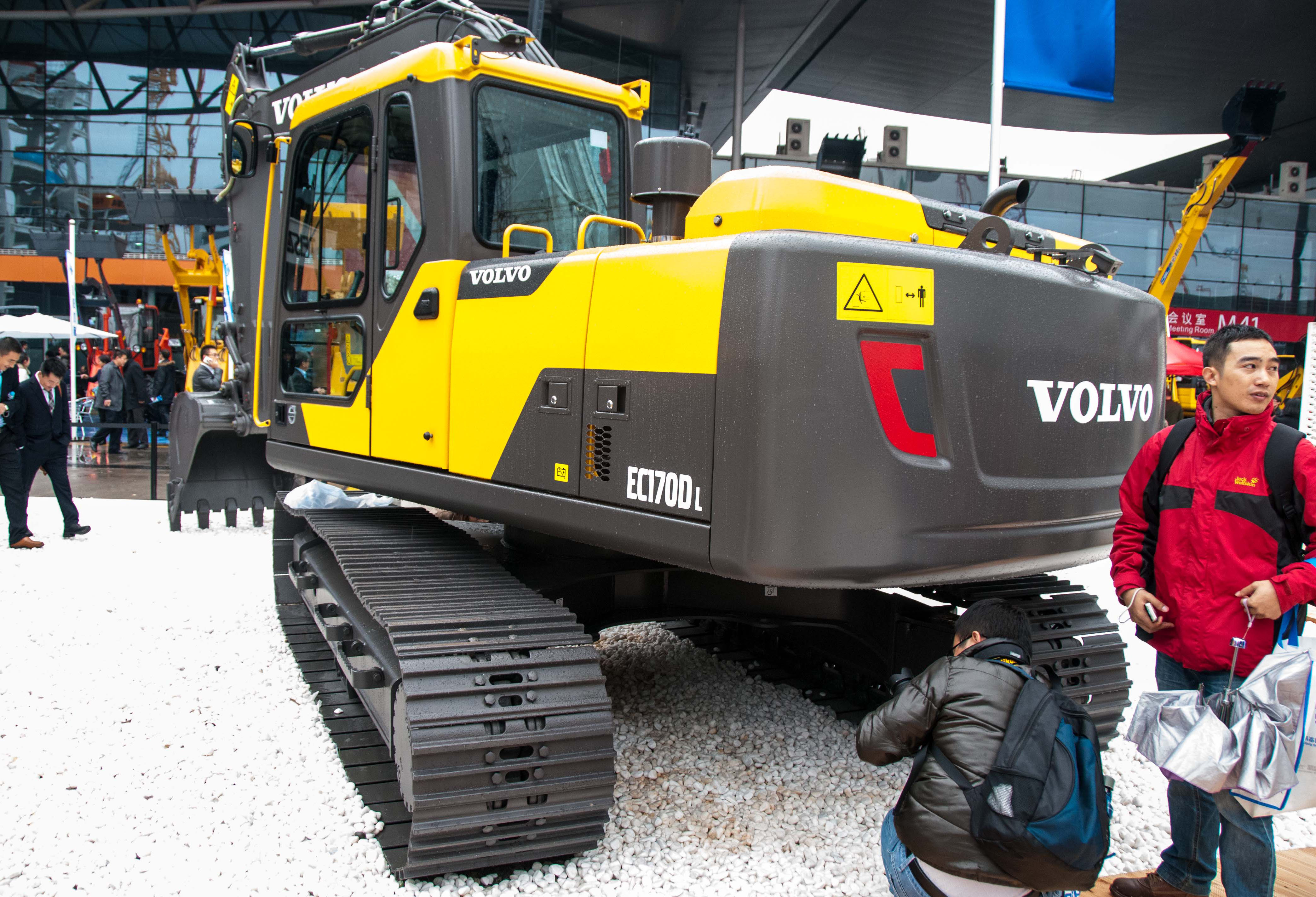 The new EC170D excavator from Volvo CE is available in Chinese and global variants Volvo CE new EC170D excavator