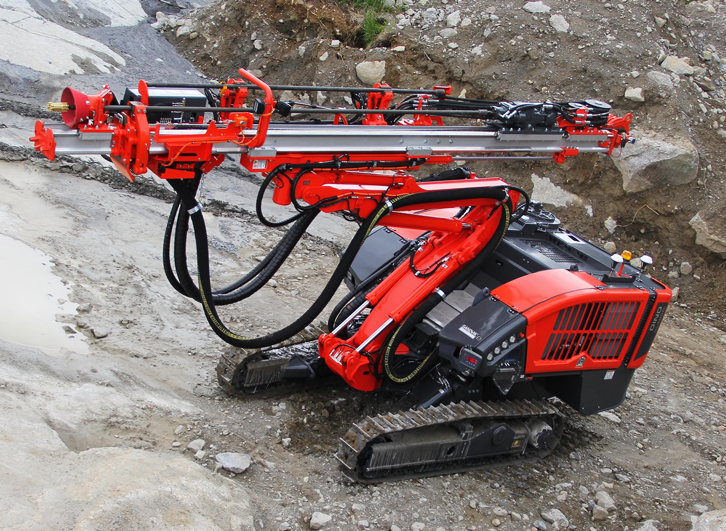 Sandvik’s Dino DC400Ri is a highly versatile drilling rig designed for use in a wide variety of quarrying and construction applications Sandvik’s Dino DC400Ri drilling rig