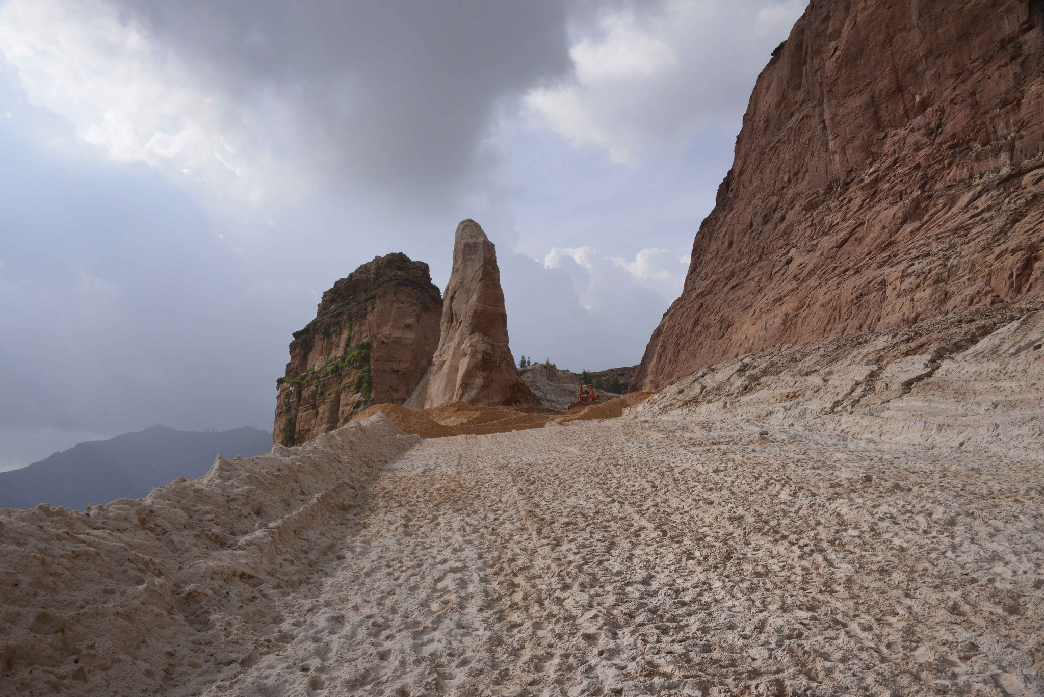 “The goal is to extend its regional roads network ” Ethopia spanish and chinese contractors