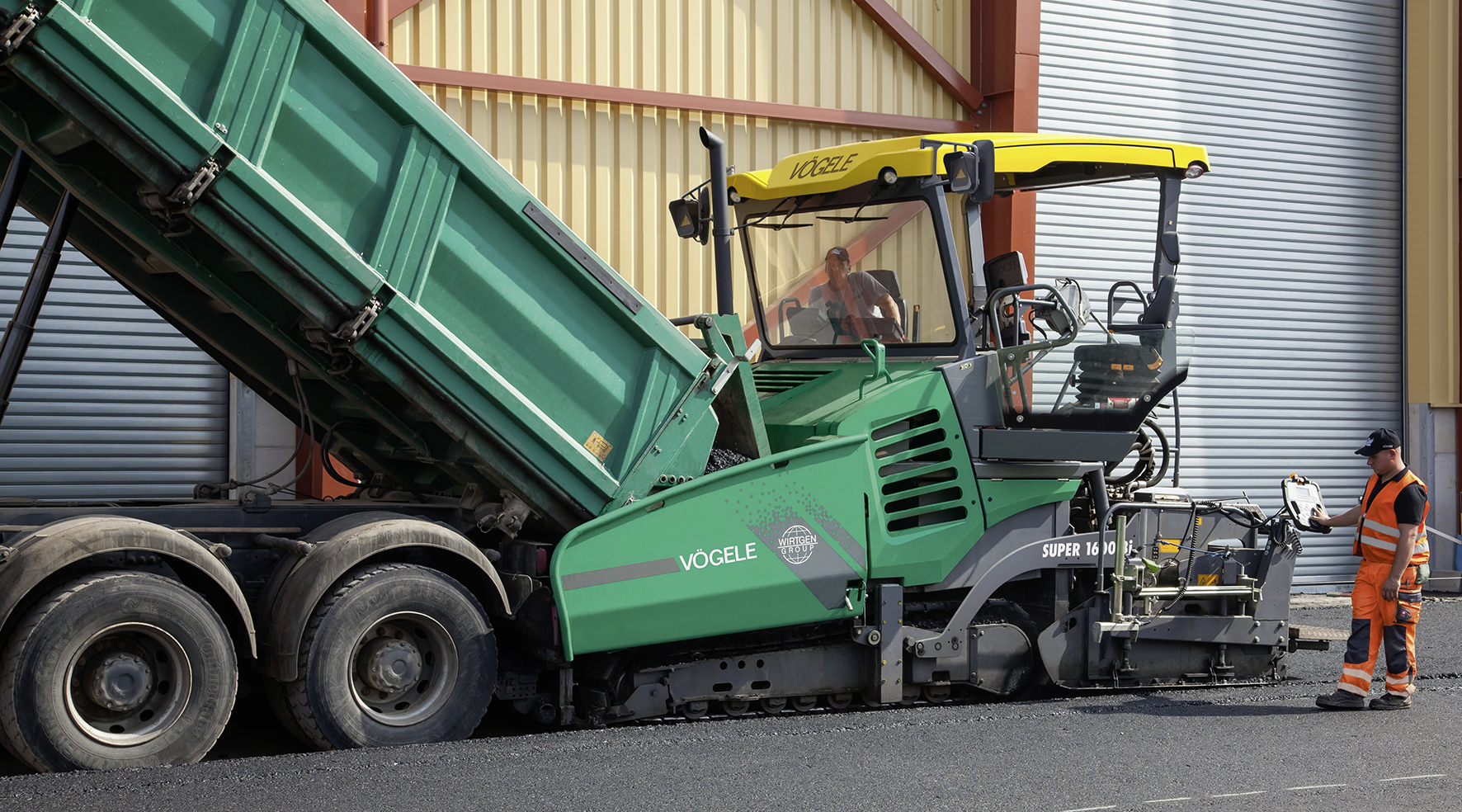 The SUPER 1600-3i pavers from Vögele now offer improved performance BELOW: The modular SprayJet system offers additional functionality for the SUPER 1800-3i paver Asphalt Paving Vogele 1600-3i paver