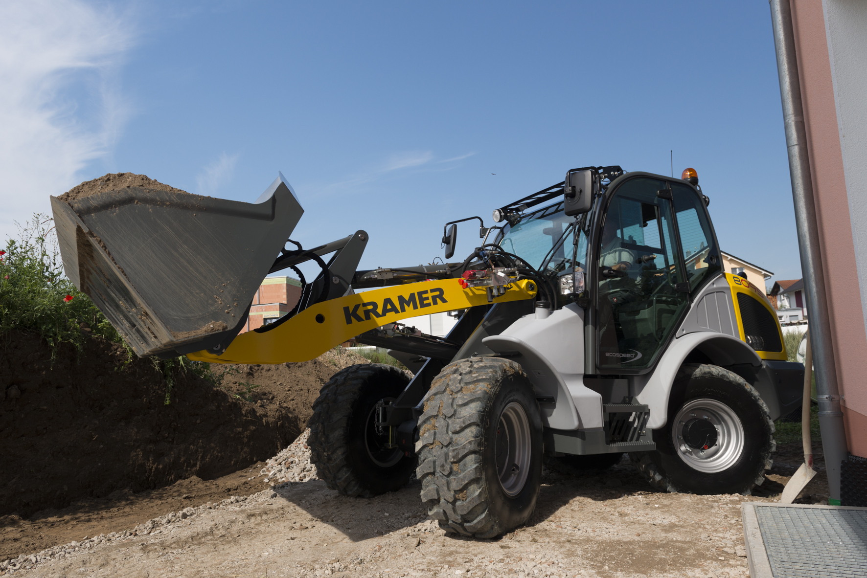 The compact Kramer wheeled loaders now feature new power plants Kramer 8095 EFH wheel loader