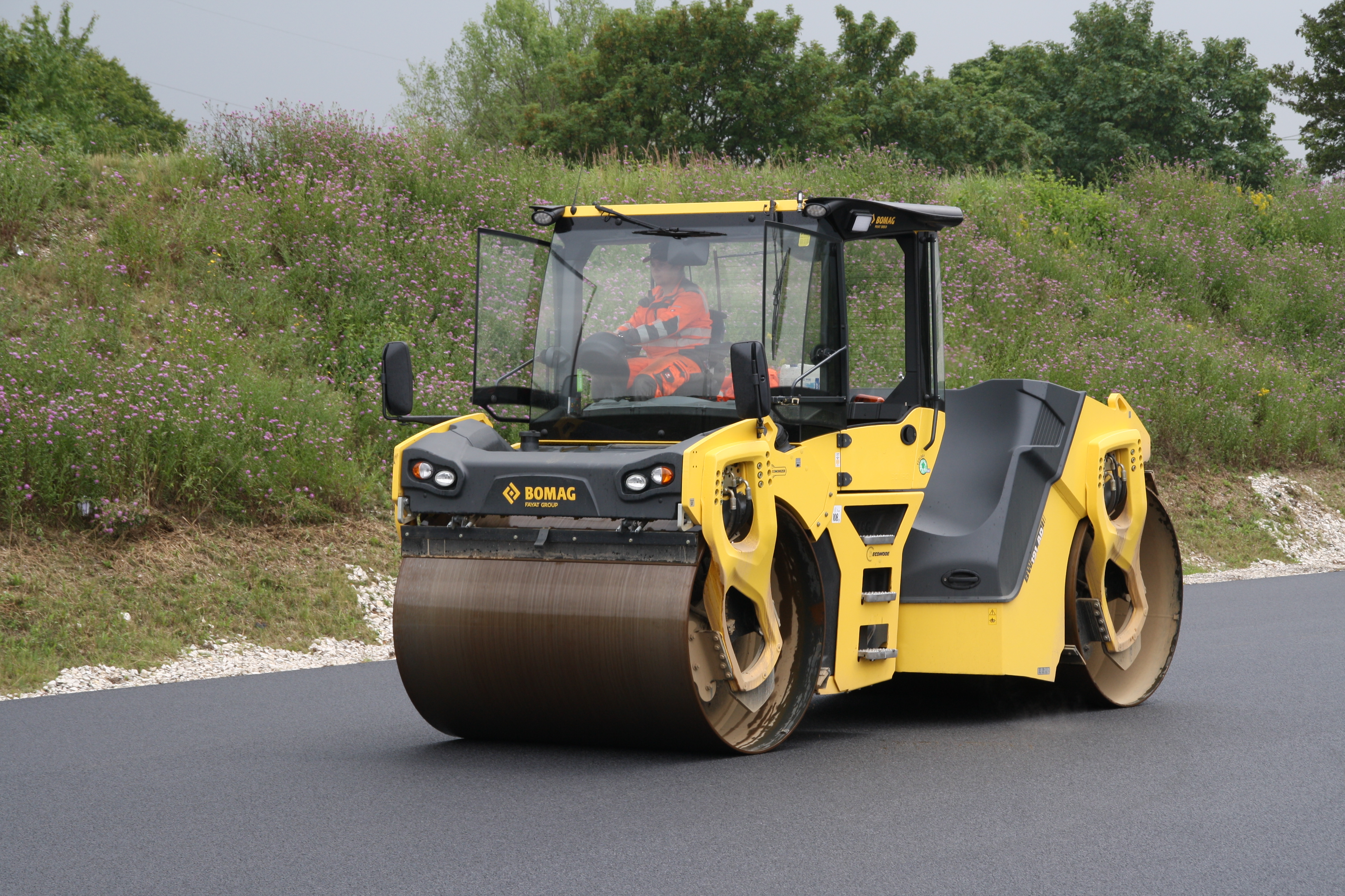 BOMAG develops sophisticated, high production articulated asphalt compactors INTERMAT 2015 Preview Bomag Asphal compactors