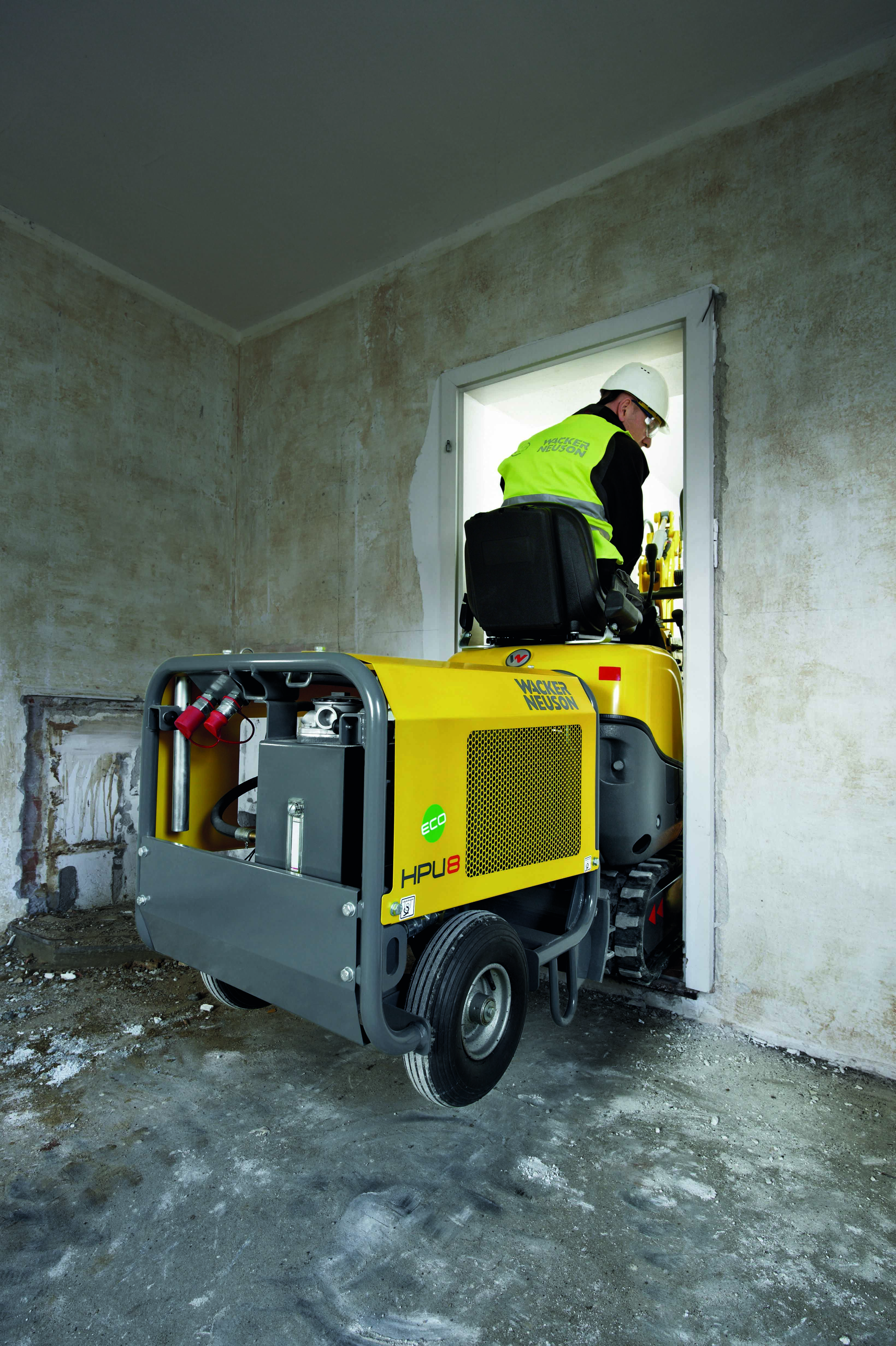 When it’s a tight squeeze, Wacker Neuson can manage Wacker WL20e wheels loader