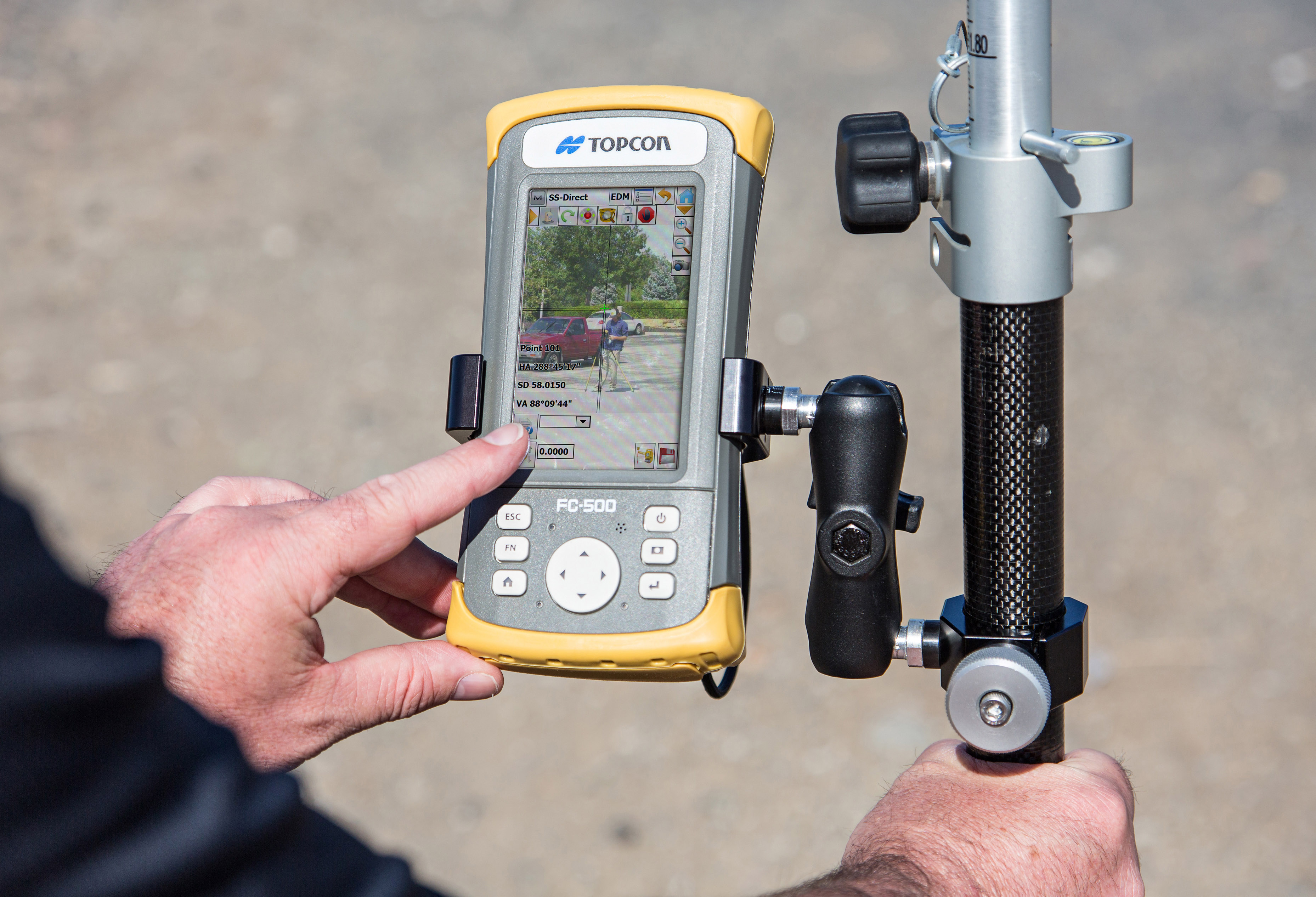 The new DS-200i total station offers additional imaging capabilitues Topcon DS-200i total station