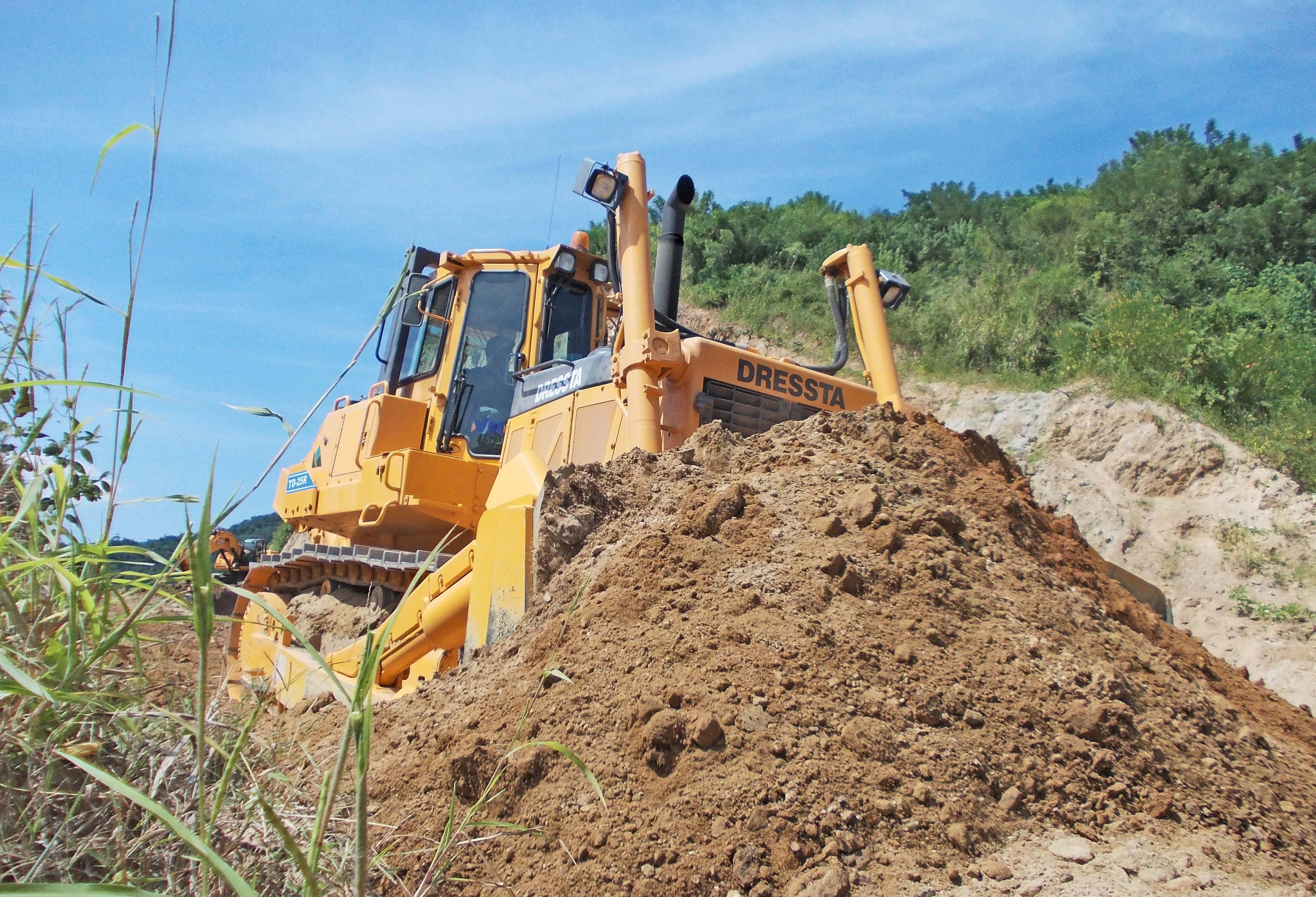 Dressta’s dozers can be tailored for extreme duty cycles Dressta dozer