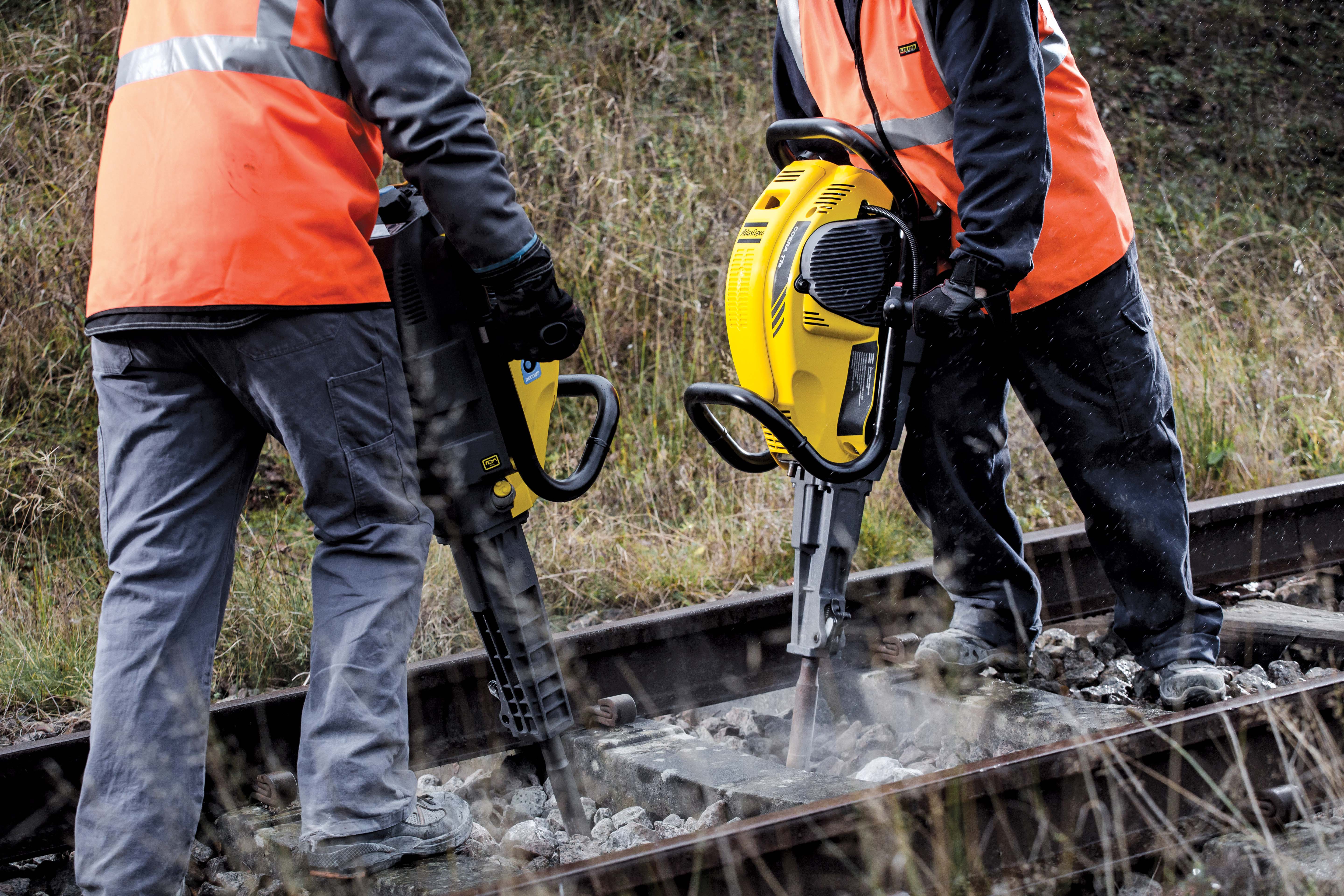 Fewer vibrations from Cobra PROe and TTe petrol breakers Atlas Copco Cobra PROe TTe