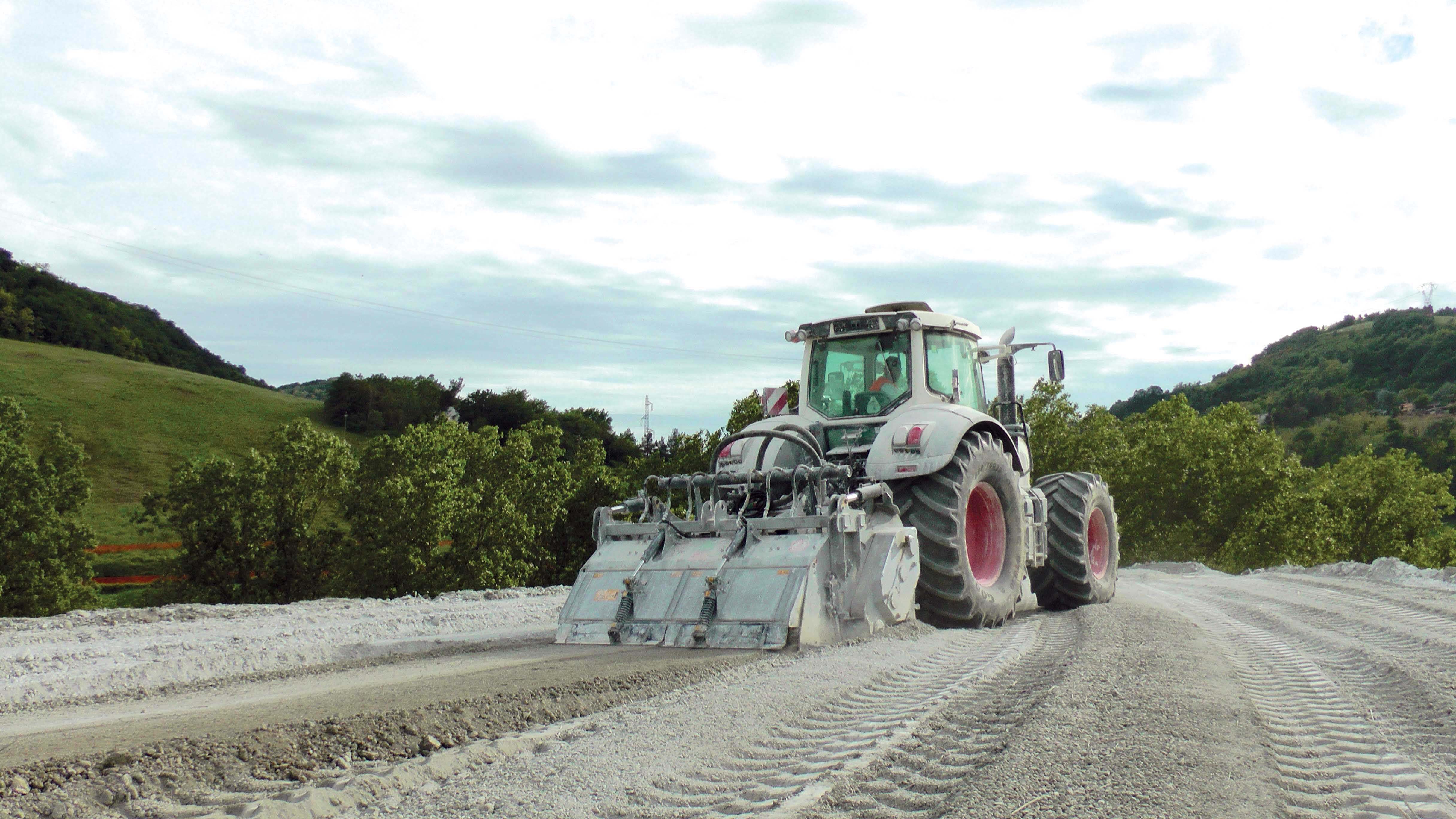 The `for stabilising purposes FAE unit behind a conventional tractor