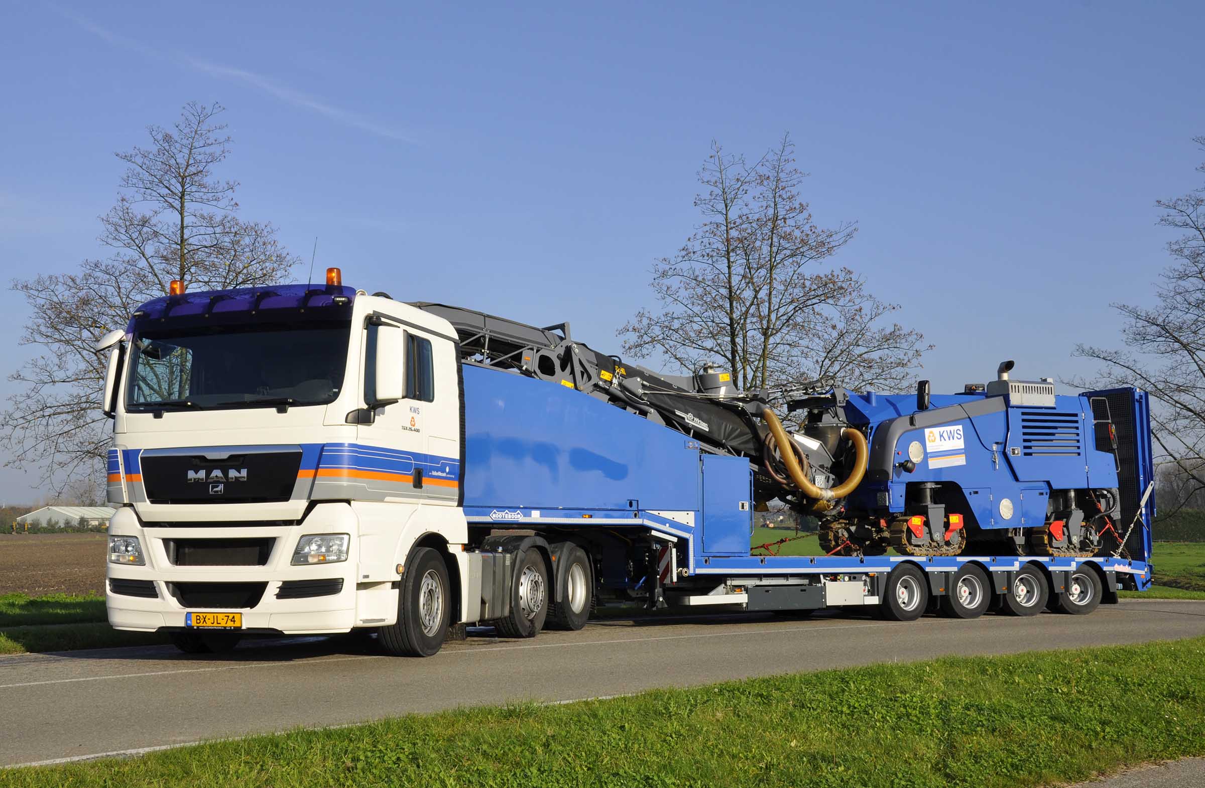 Latest MCOS hydraulically steered semi low-loader for KWS Infra MCOS hydraulically steered semi low-loader