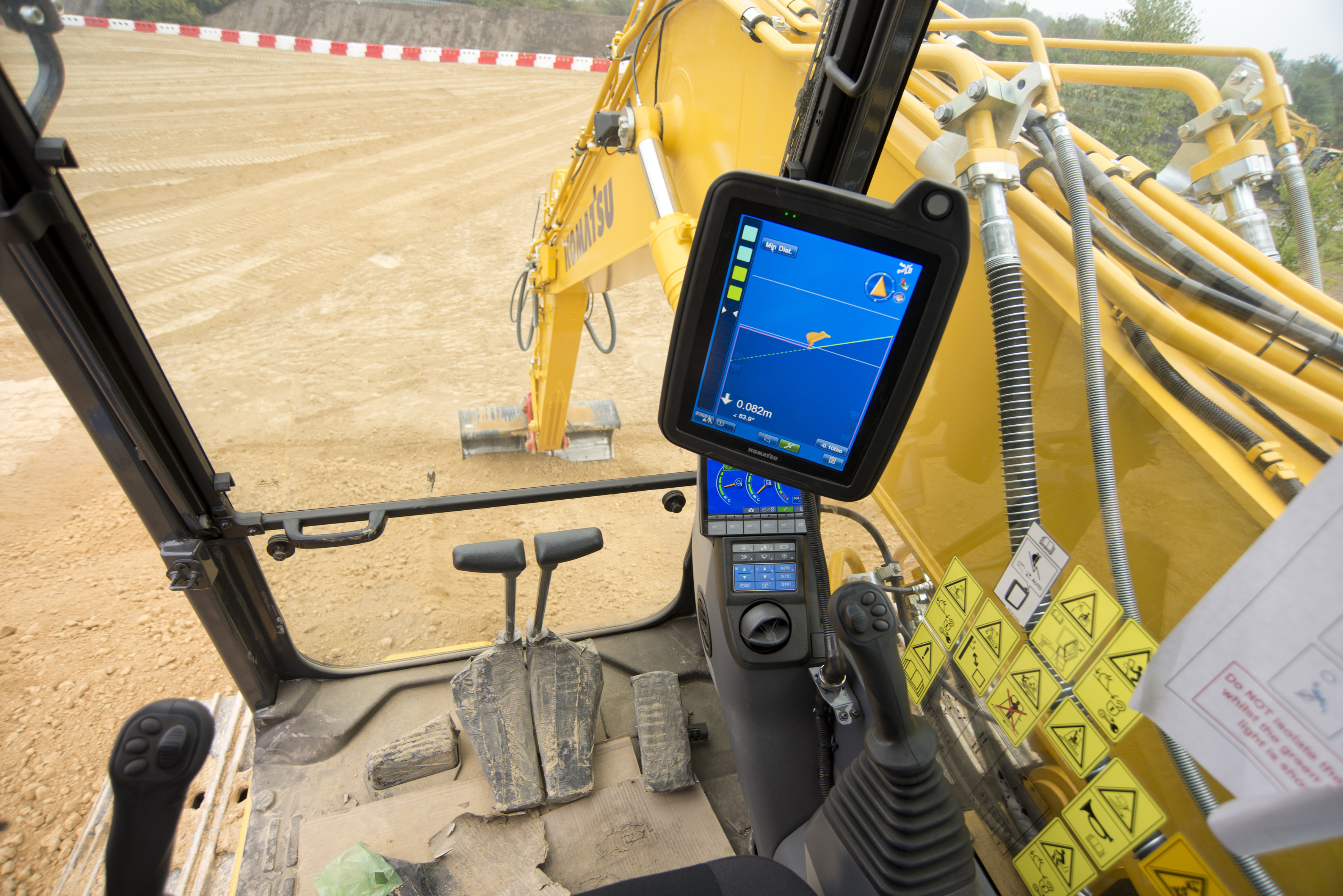 The huge screen in the excavator delivers a range of data The huge screen in the excavator delivers a range of data