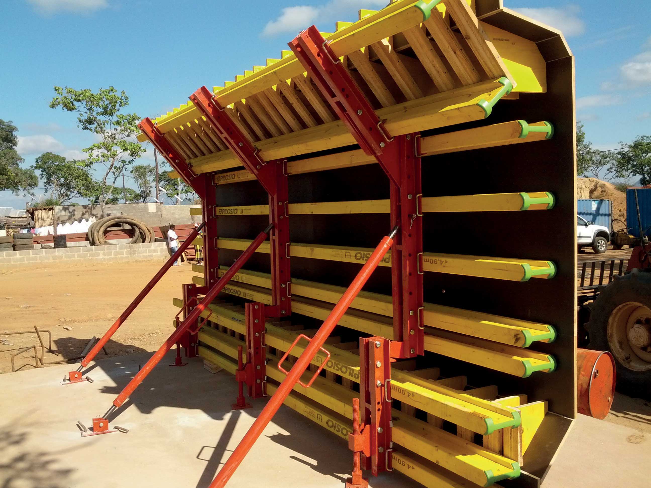 The Pilosio MAXIMIX system is used to carry the main bridge girders Pilosio MAXIMIX system