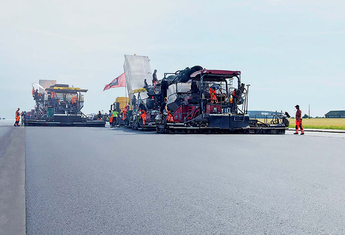 The two paving trains worked in echelon to ensure a good asphalt joint two paving trains worked in echelon