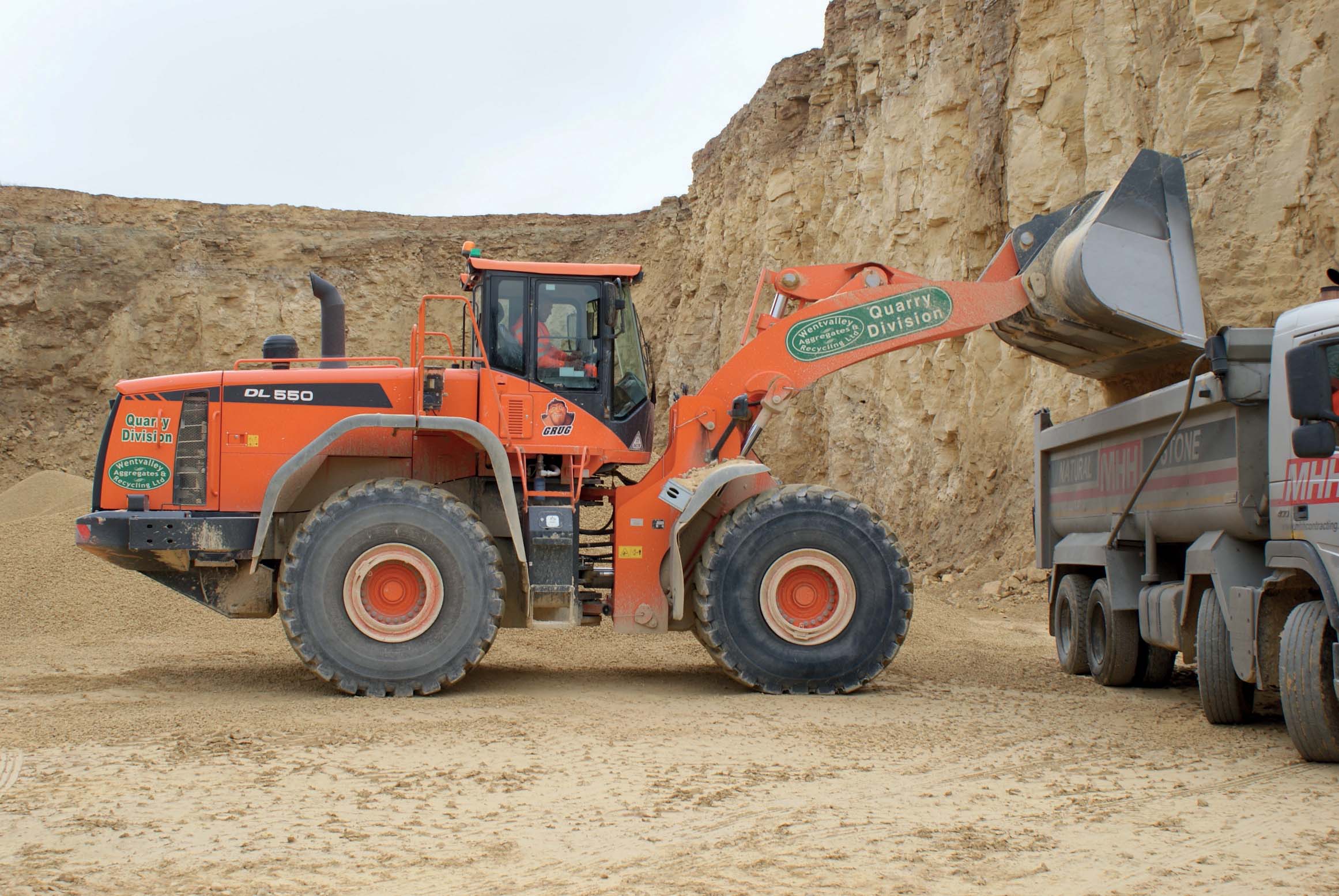Doosan’s DL550 wheel loader digs deep in Yorkshire Doosan’s DL550 wheel loader