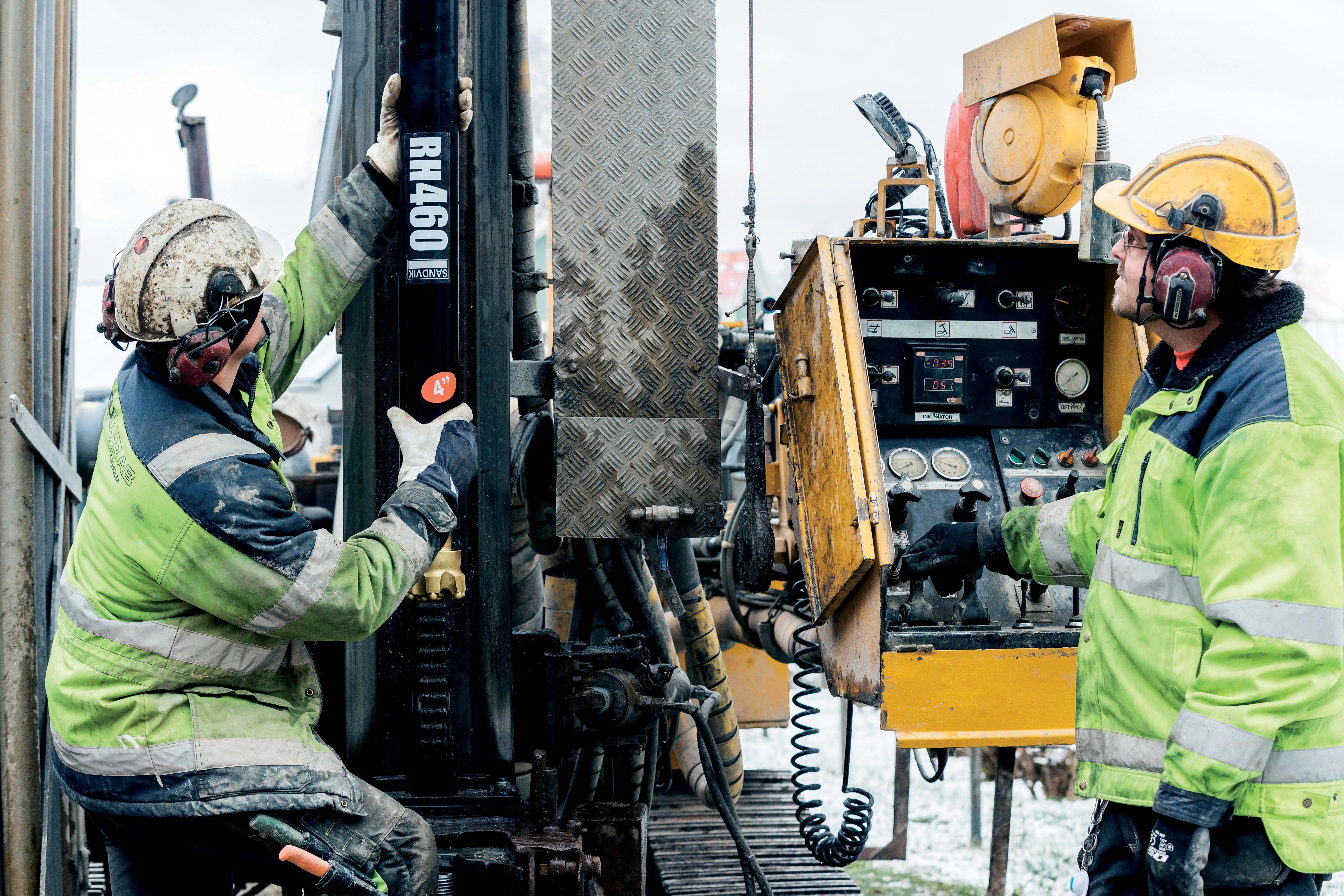 Down the hatch with Sandvik’s down-the-hole hammer Sandvik’s down-the-hole hammer