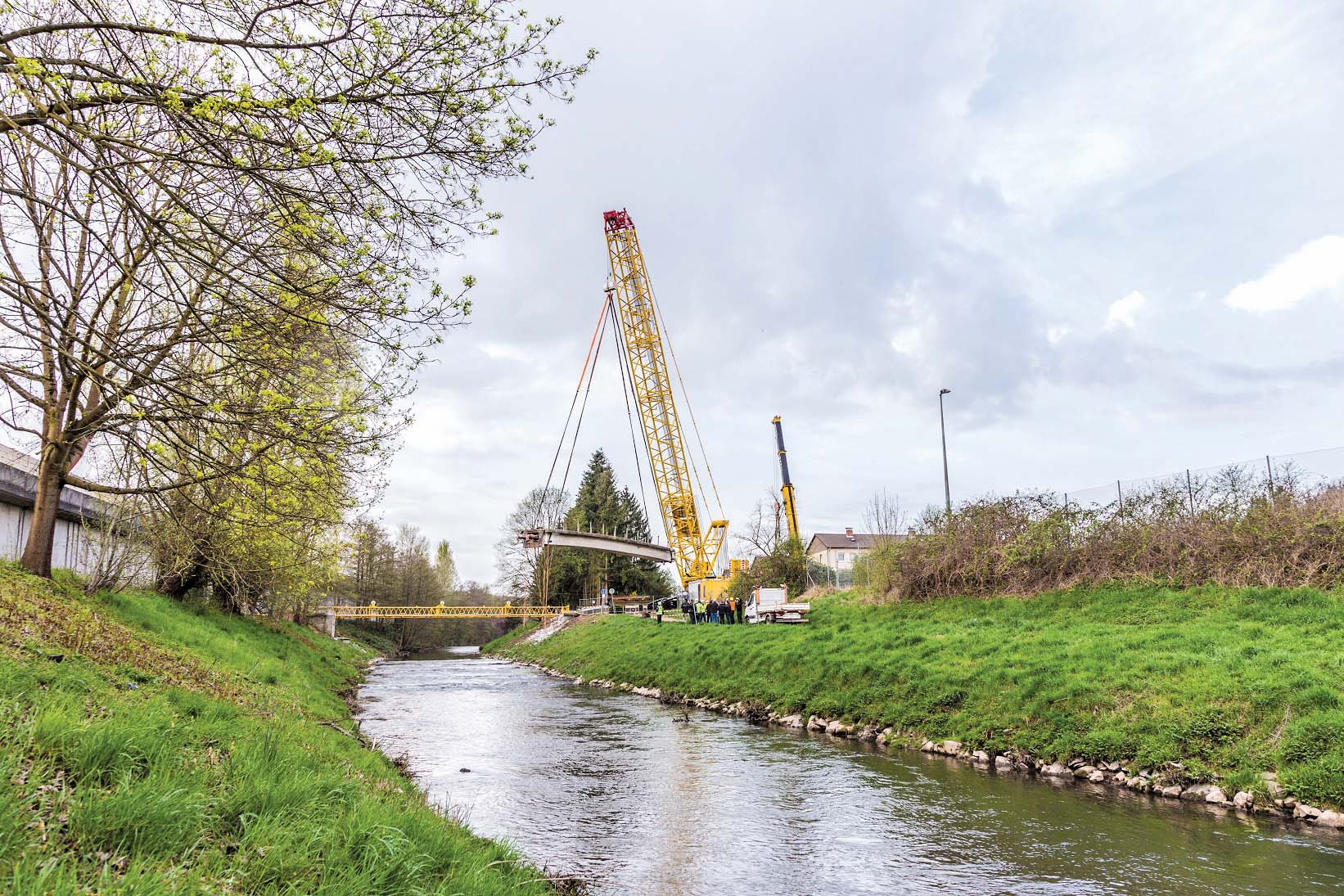 A Terex crawler crane was used to lift a concrete bridge in Zweibrücken Terex crawler crane