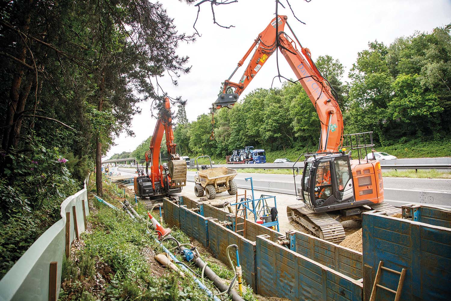 Compact equipment from Hitachi is playing a key role in an important motorway upgrade in the UK to boost traffic capacity Compact equipment from Hitachi