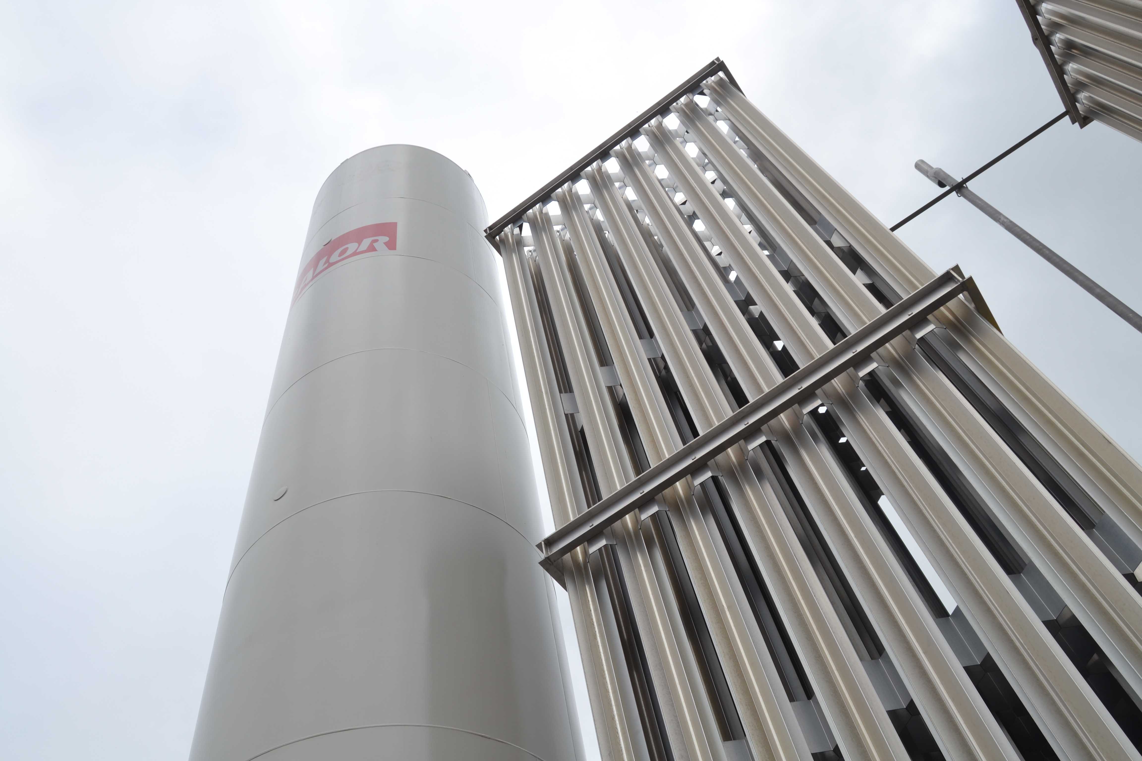 A new asphalt plant for Aggregate Industries is now fuelled by LNG Calor asphalt plant