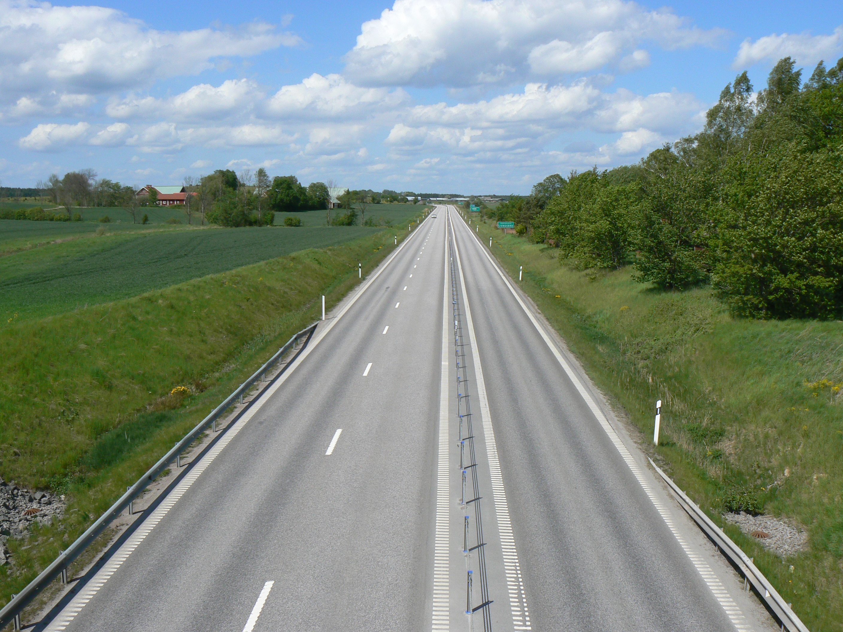 2+1 road with cable barrier near Linköping, Sweden. 2+1 road in Sweden