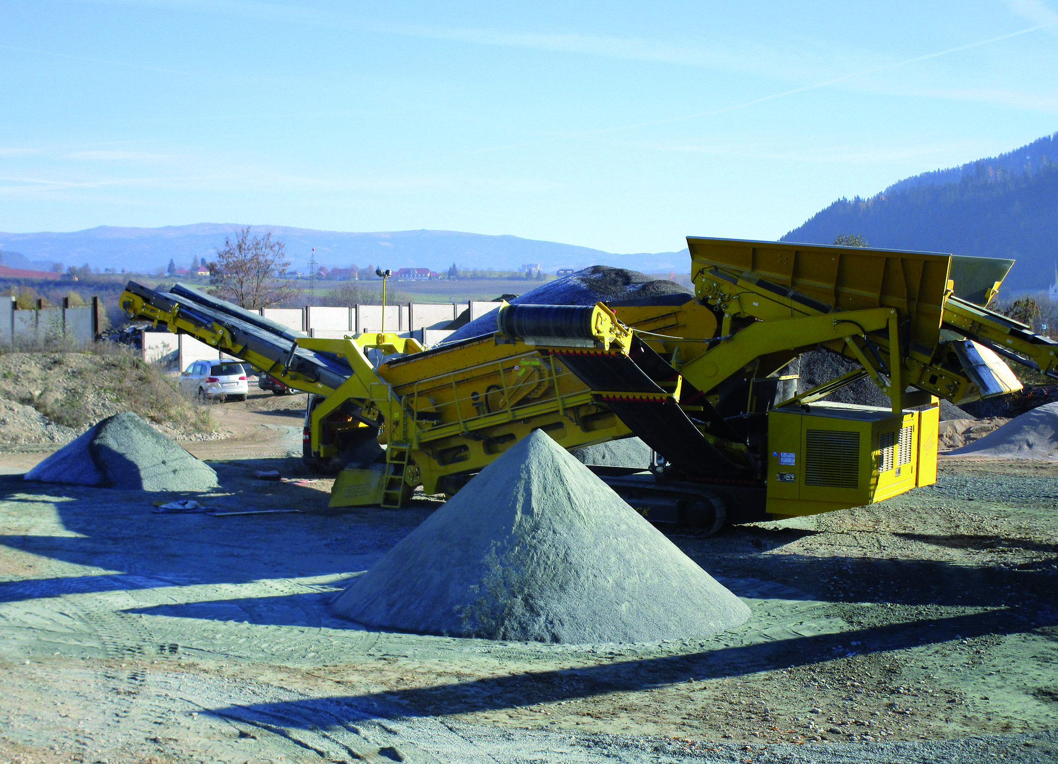Keestrack’s new H4 track-mounted cone crusher H4 Keestrack H4 cone crusher