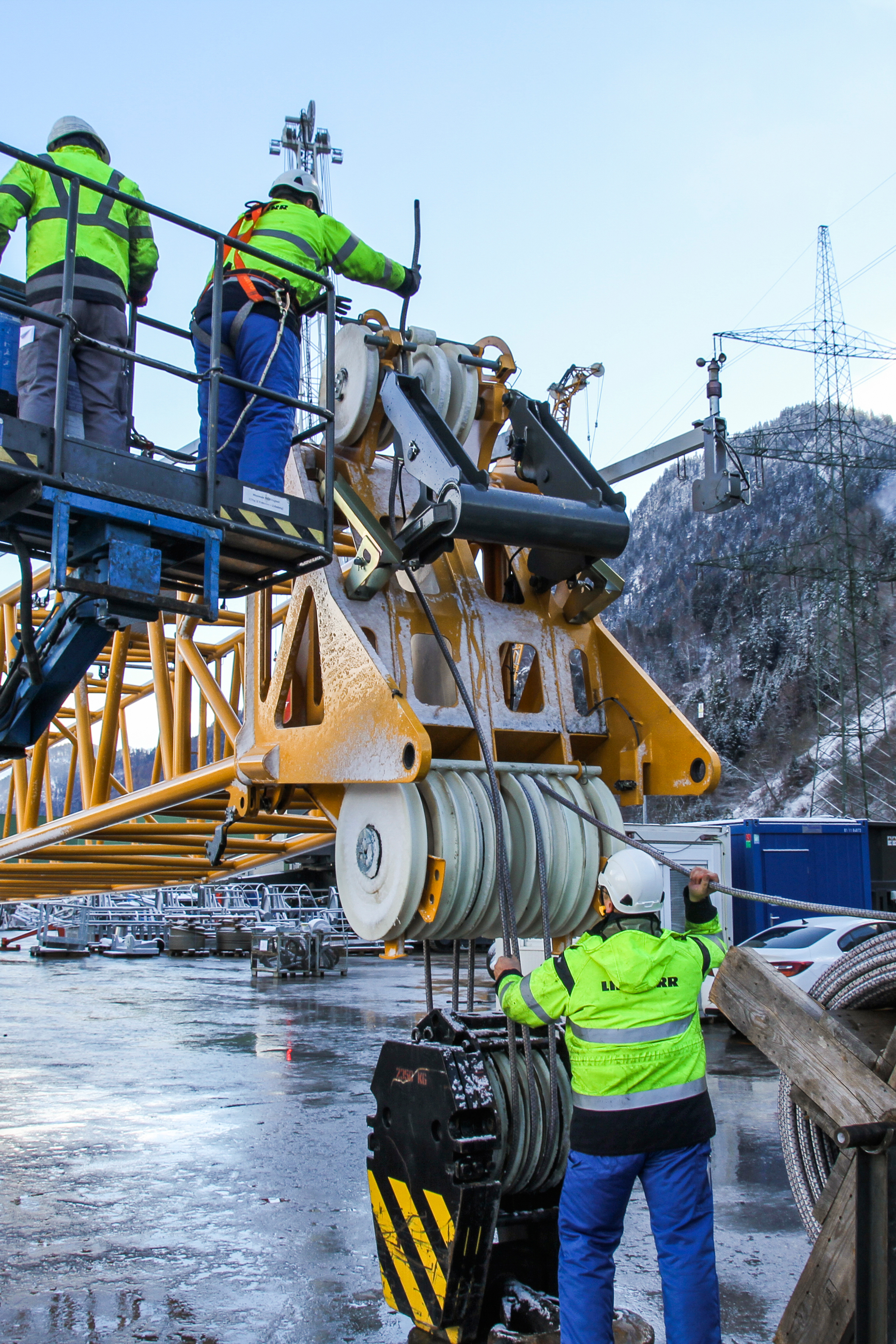 Liebherr is working with Teufelberge to develop an innovative fibre rope Liebherr Teufelberge fibre rope