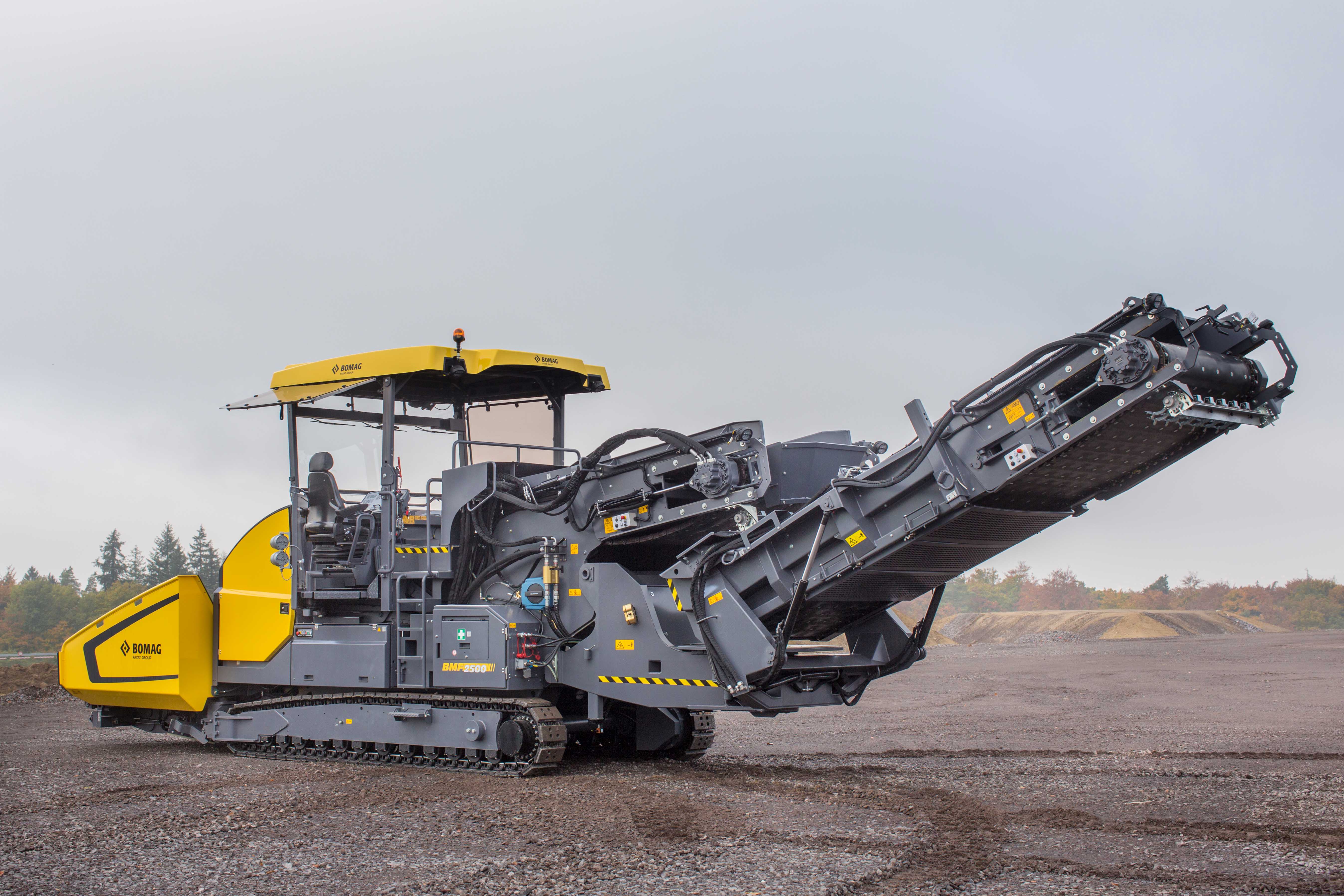 BOMAG is now offering a material feeder for its asphalt paving range BOMAG asphalt paving material feeder