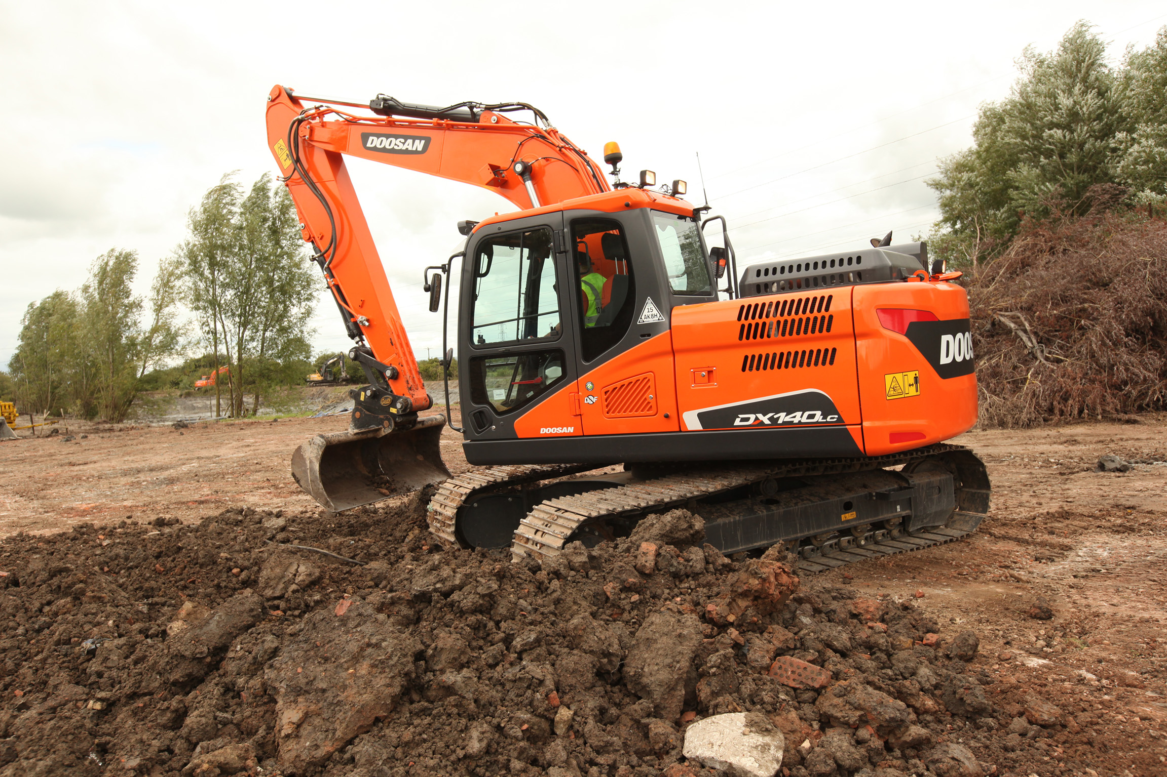 Doosan DX140LC-5: increased power and torque Doosan DX140LC-5 crawler excavator