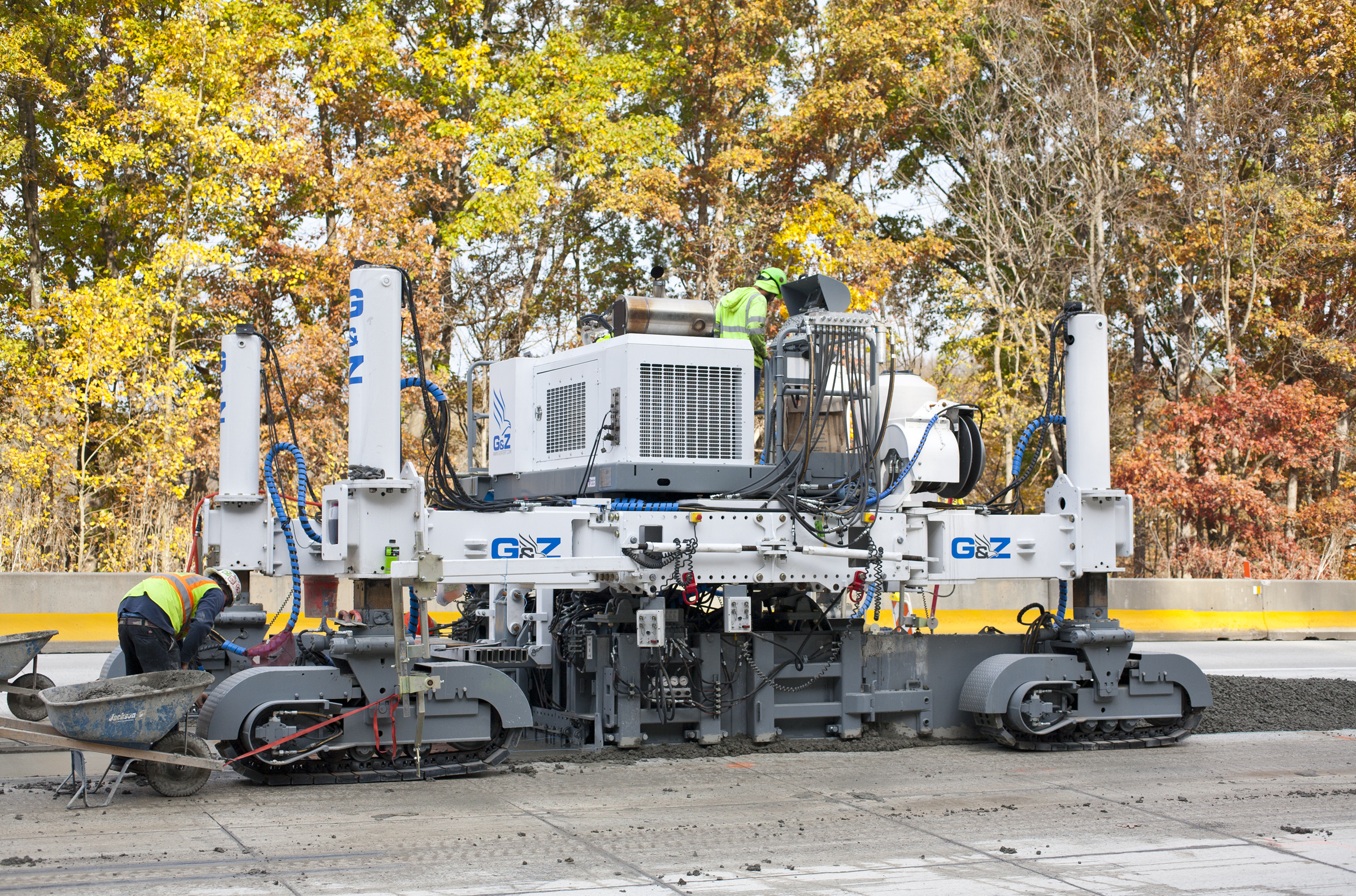 The new S400 shares similar design features with the larger models in the G&Z slipform paver range G&Z S400 slipform paver