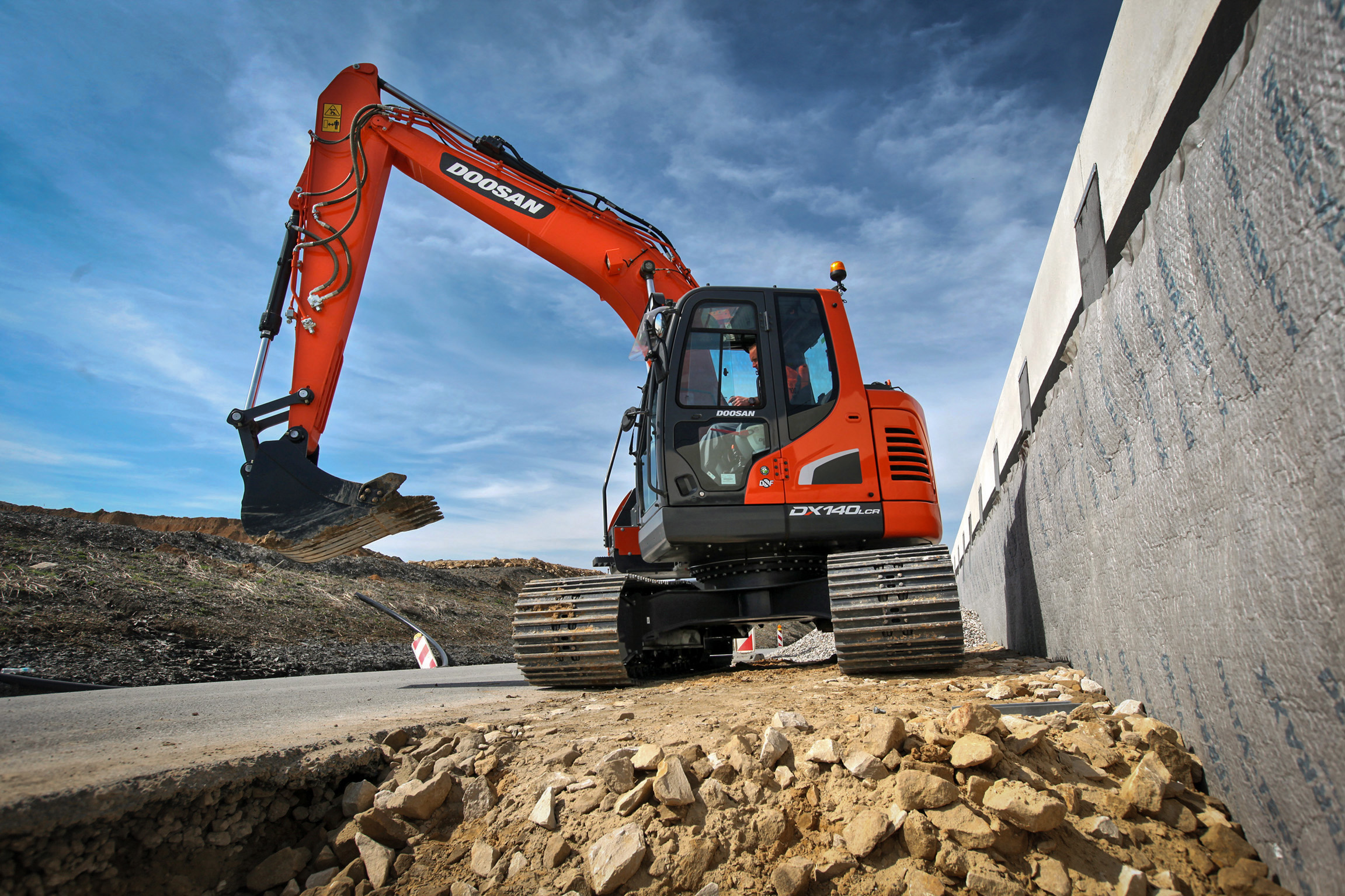 Doosan’s new DX140LCR-5 15tonne reduced tail swing crawler excavator Doosan DX140LCR crawler excavator