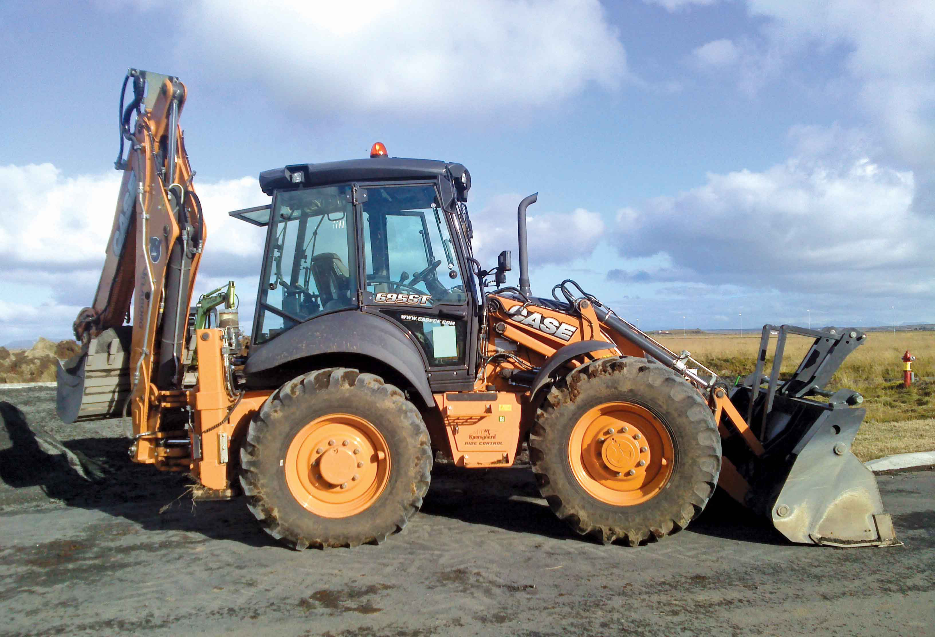 CASE 695ST backhoe loader, from sub-dealer Vélaborg Vörumeðhöndlu CASE 695ST backhoe loader