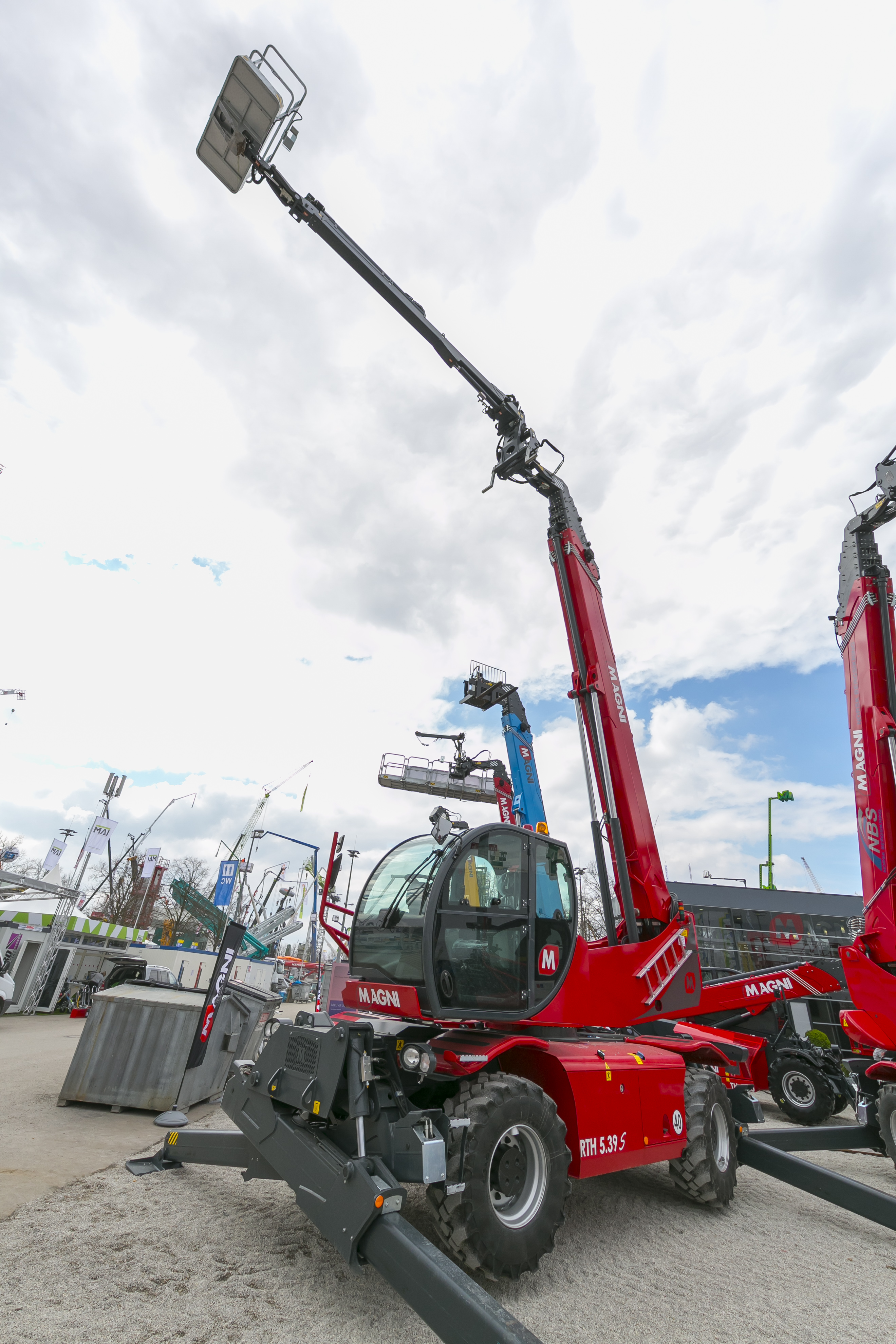 RTH 5.395 rotating telescopic model bauma 2016 Daily News Magni RTH 5.30S