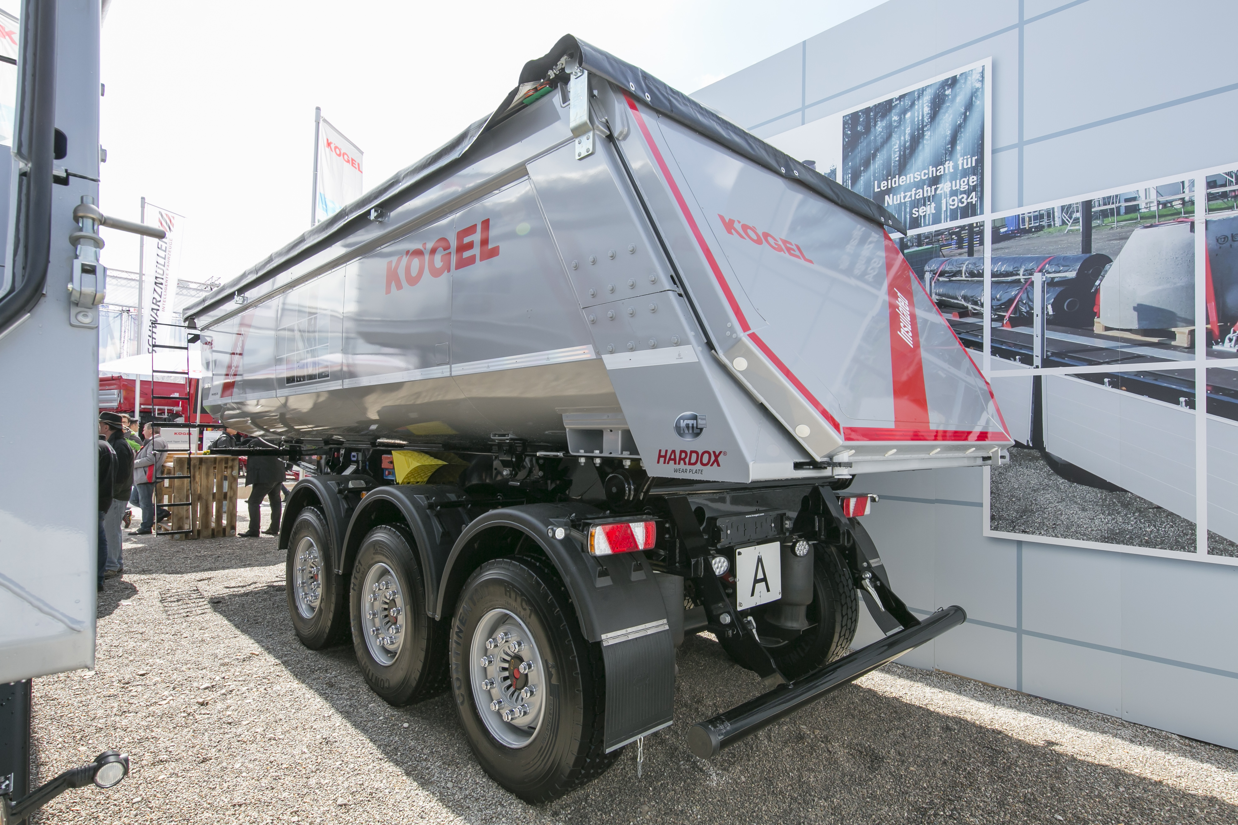 The new Kögel trailer is built for the asphalt market Kögel trailer