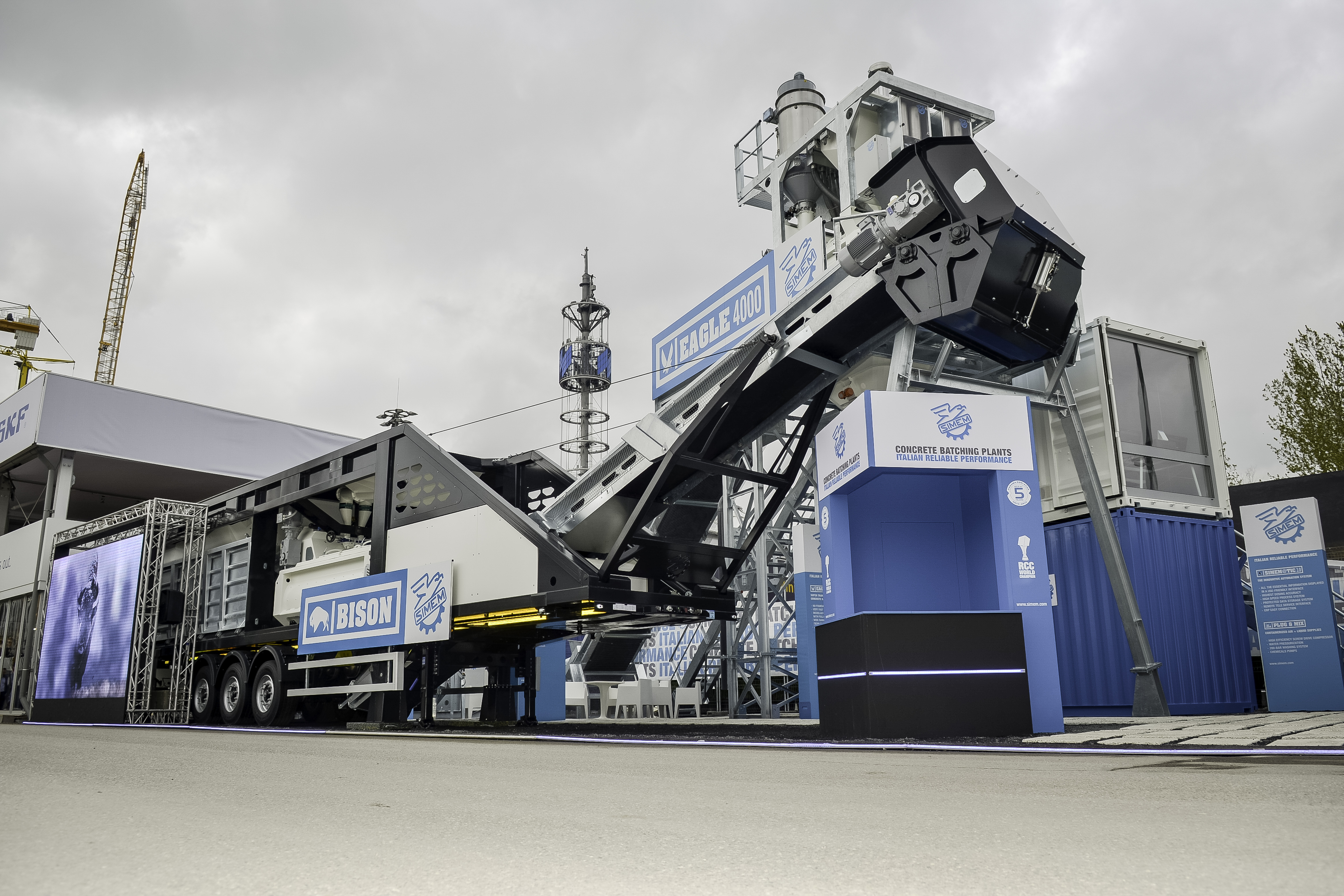 Born to roam: the Bison concrete batch plant from Simem bauma 2016 Daily News Bison concrete batch plant