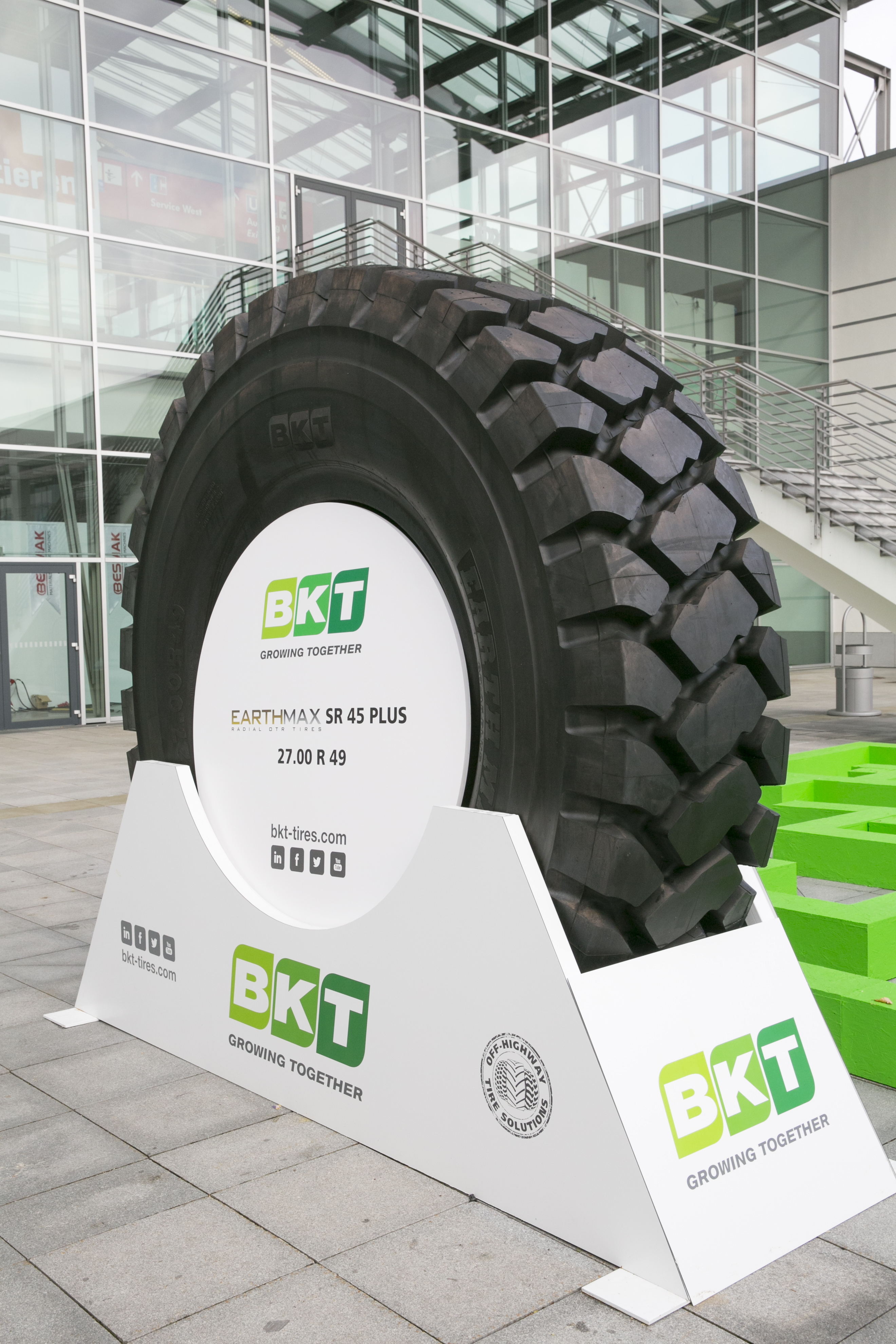 BKT enters rigid dumper tyre market with SR 45 bauma 2016 Daily News BKT SR 45 tyre