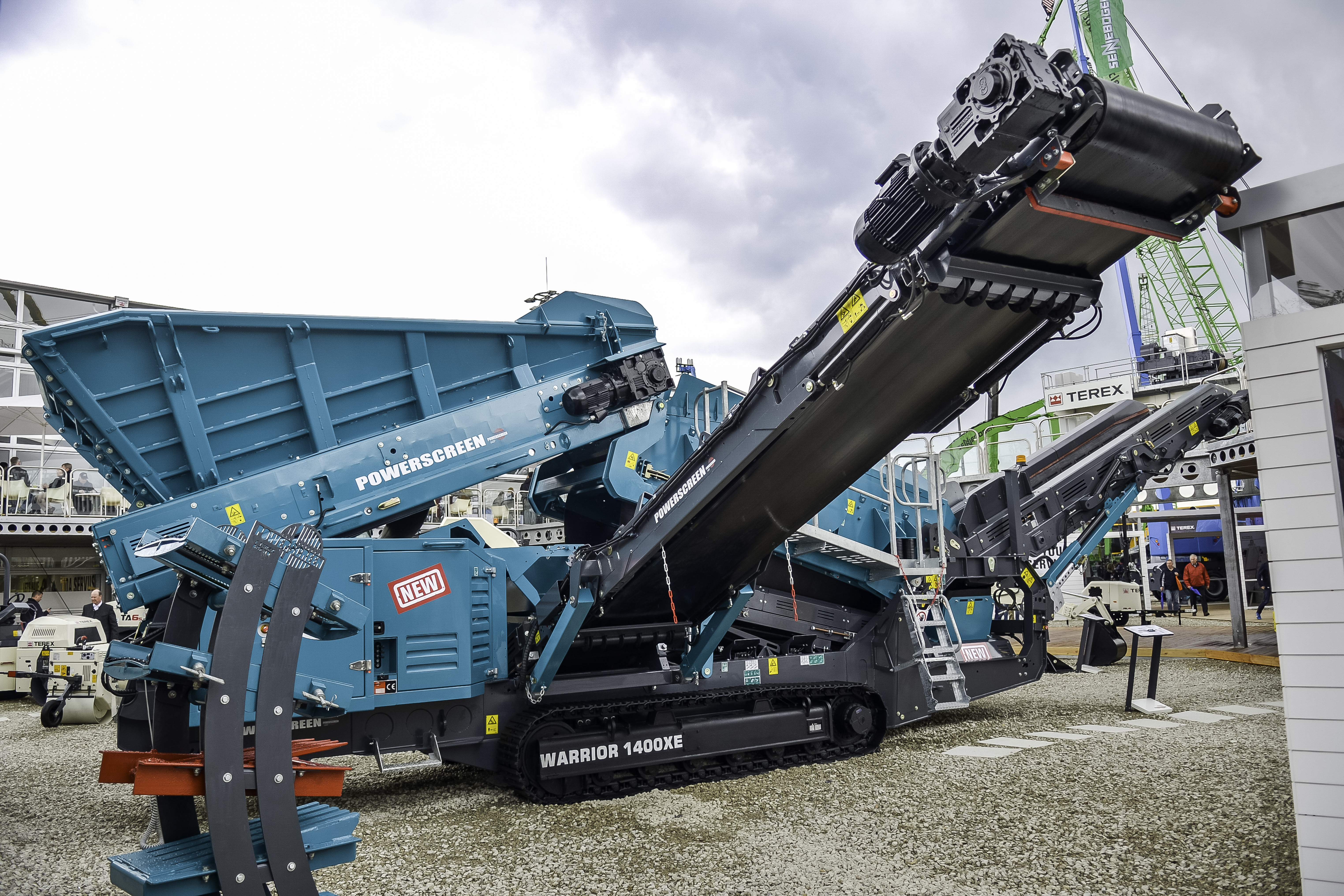 Powerscreen’s new electrically driven Warrior 1400XE mobile heavy duty screen Powerscreen’s 1400XE mobile heavy duty screen