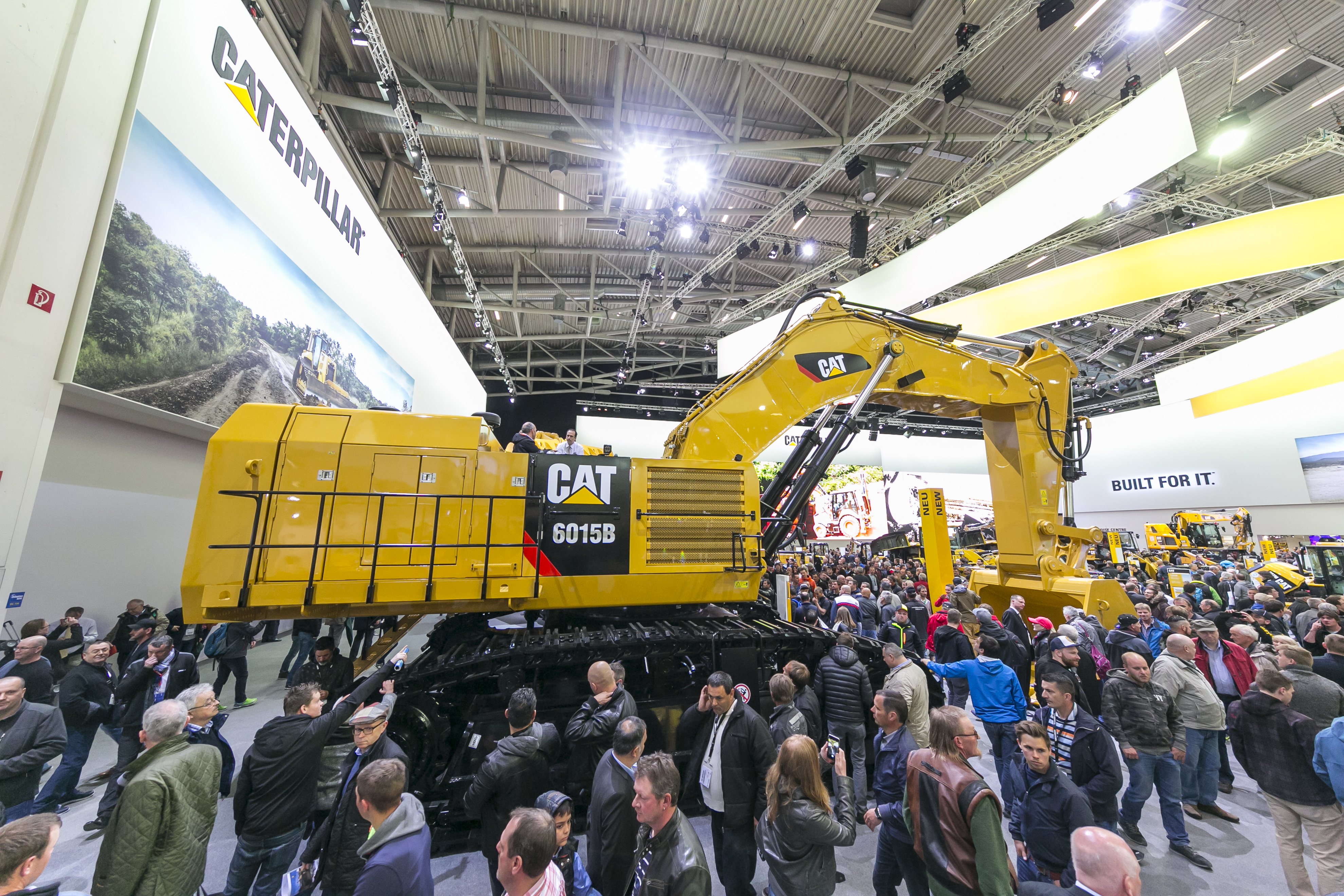 Big and back: Caterpillar’s 6015b Caterpillar’s 6015b