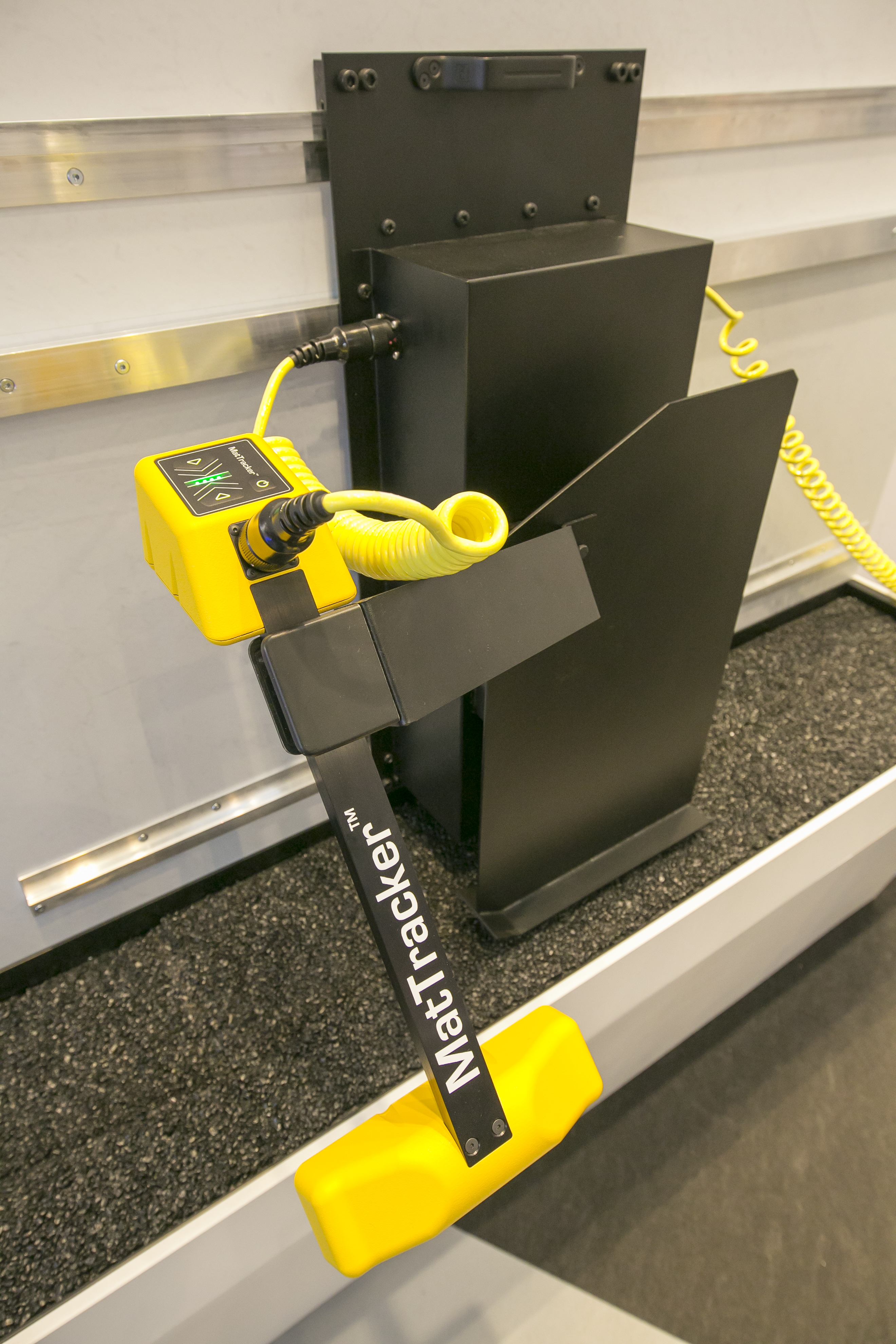 The MatTracker controls overlap distance between lanes to ensure good densities MatTracker position of the paver controler