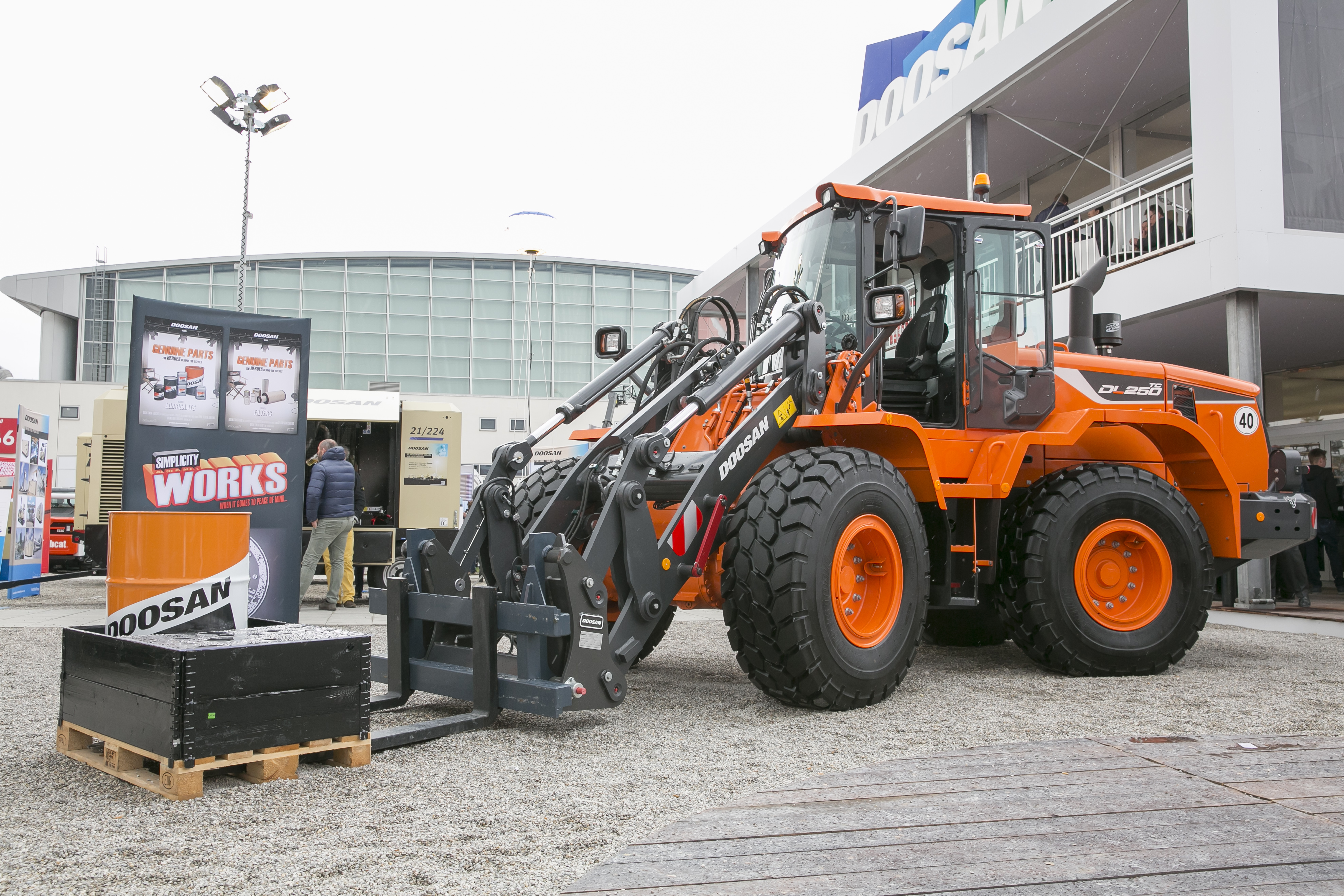 Doosan’s new wheeled loader offers versatility bauma 2016 Daily News Doosan DL250 Wheeled loader