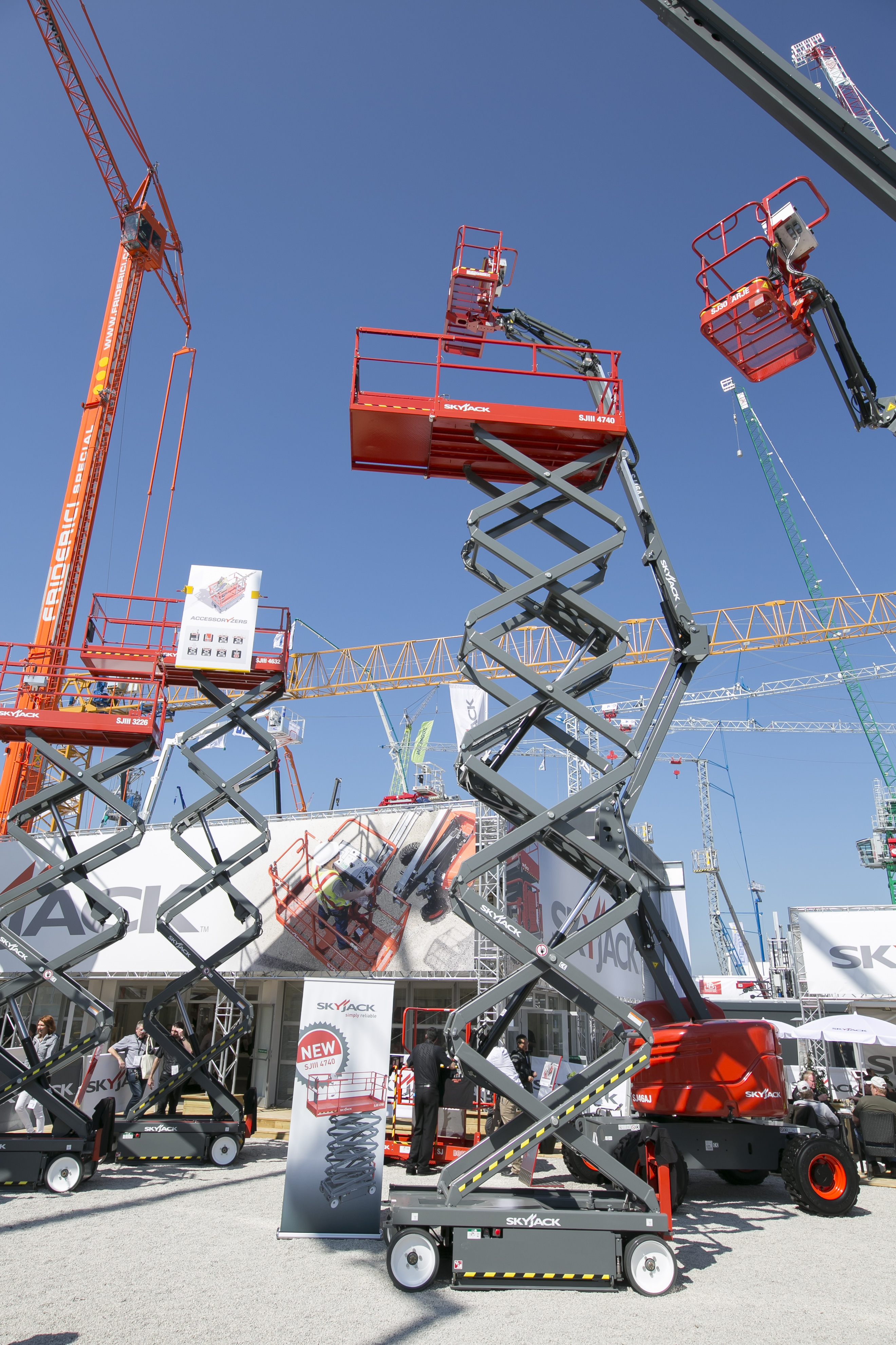 The SJIII 4740 is ideally suited to warehouse operations bauma 2016 Daily News Skyjack SJIII 4740