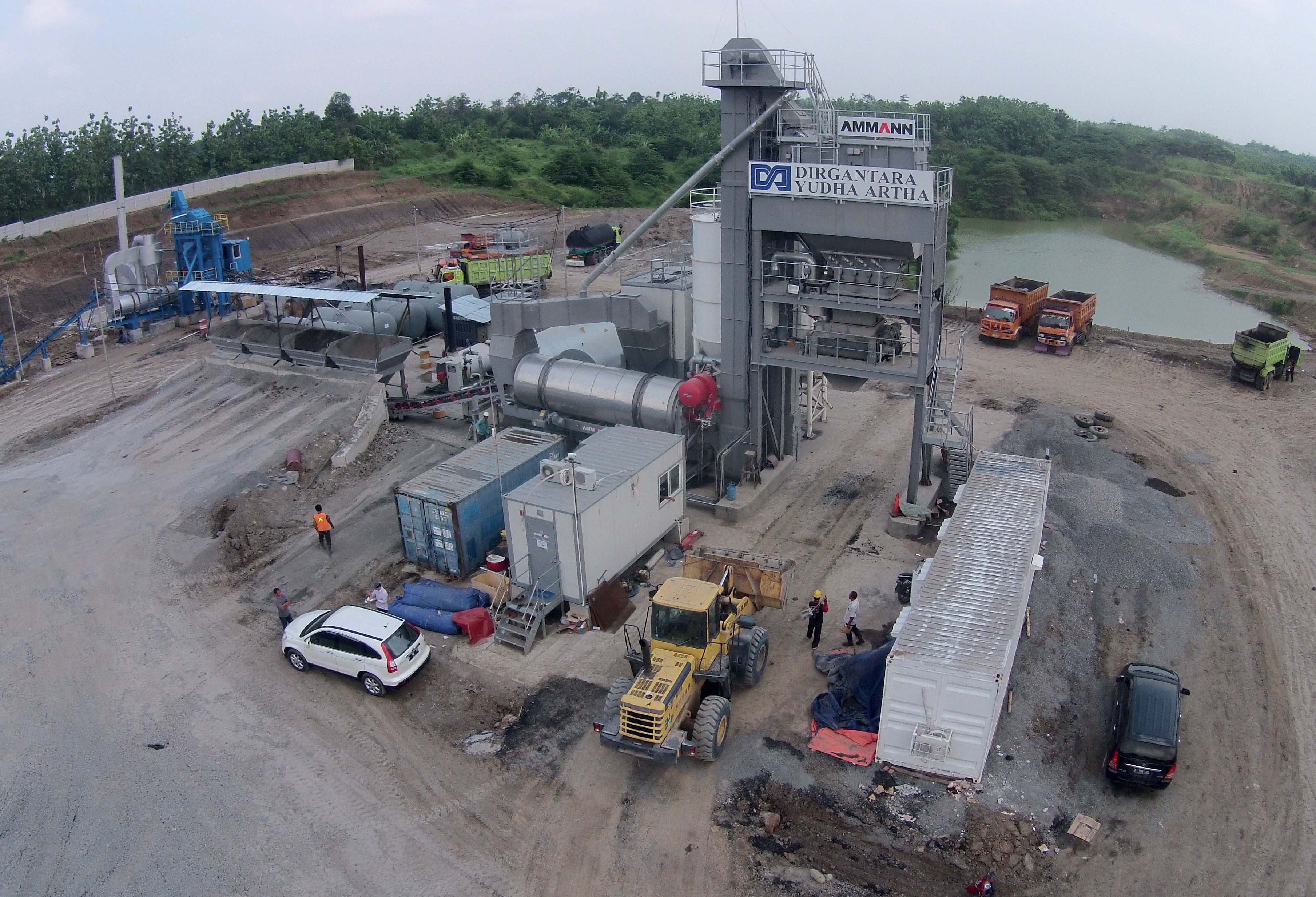 With its output of 150tonnes/hour, the plant had extra capacity as it was producing 120tonnes/hour for most of the time during the project Ammann JustBlack 150 plant