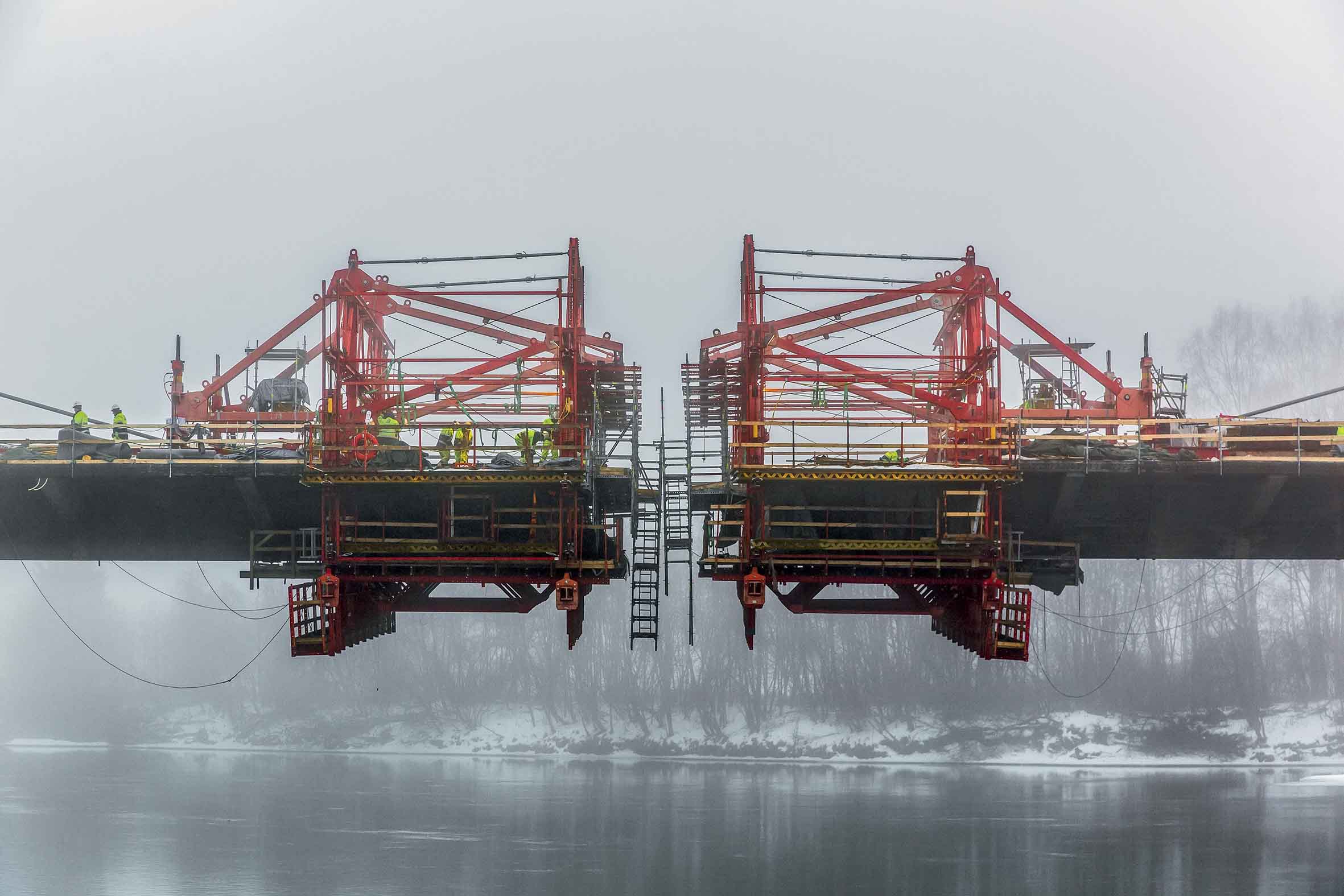 Simple connecting means and the compatibility of the VARIOKIT Engineering Construction Kit with the PERI UP Modular Scaffolding have facilitated safe access and working platforms in all areas. (Photo: PERI GmbH)
PERI UP Modular Scaffolding