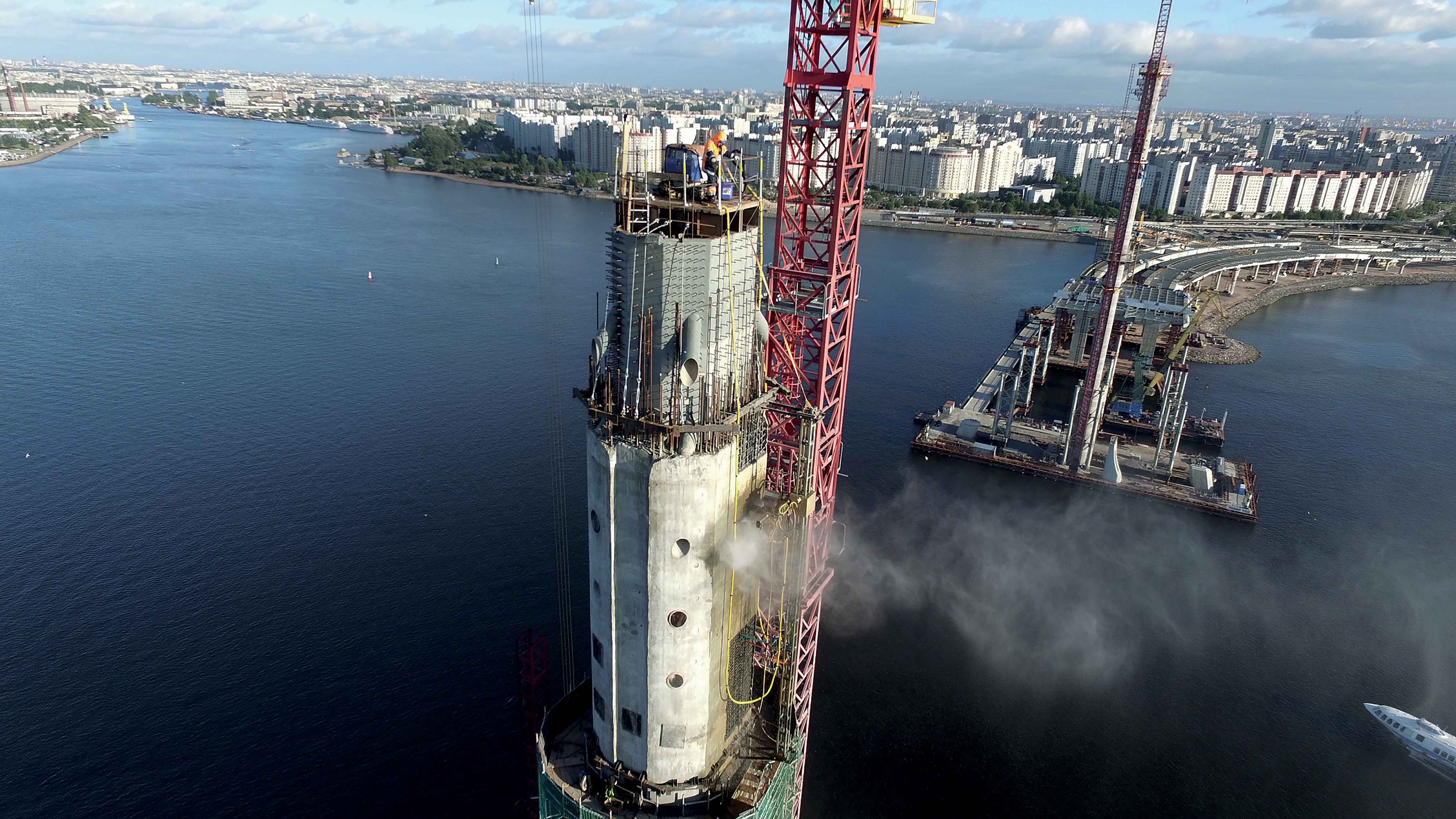 Using the Aquajet unit was safer as it reduced the personnel required at the top of the tower Aquajet unit at the top of the tower
