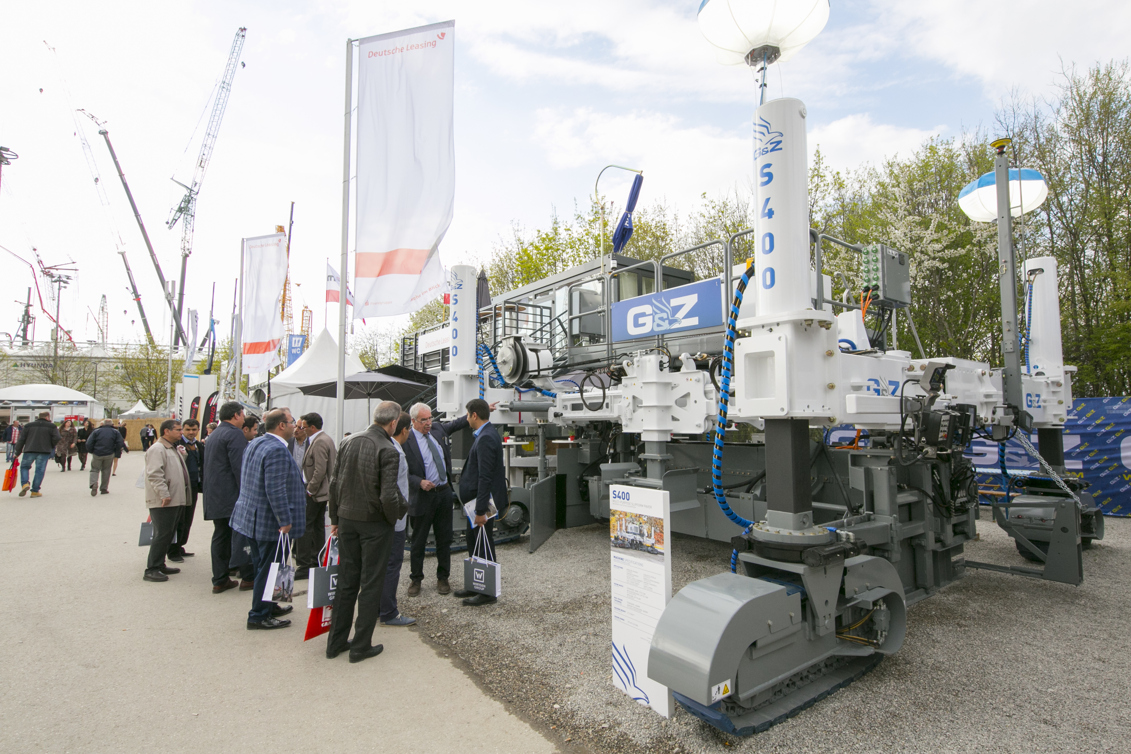 Designed to be versatile, GOMACO’s GT-3300 now has extra capabilities GOMACO’s GT-3300