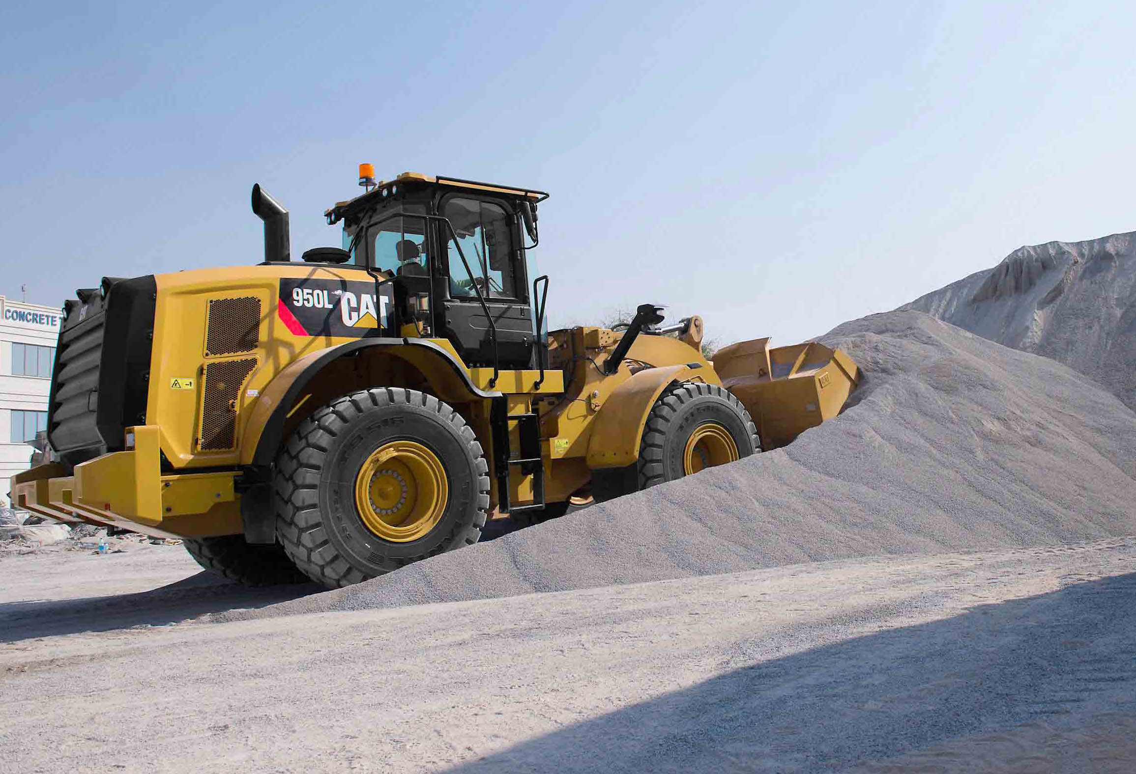 Caterpillar’s L-Series loaders offer increased performance over the L Series models being replaced Caterpillar’s L-Series loaders