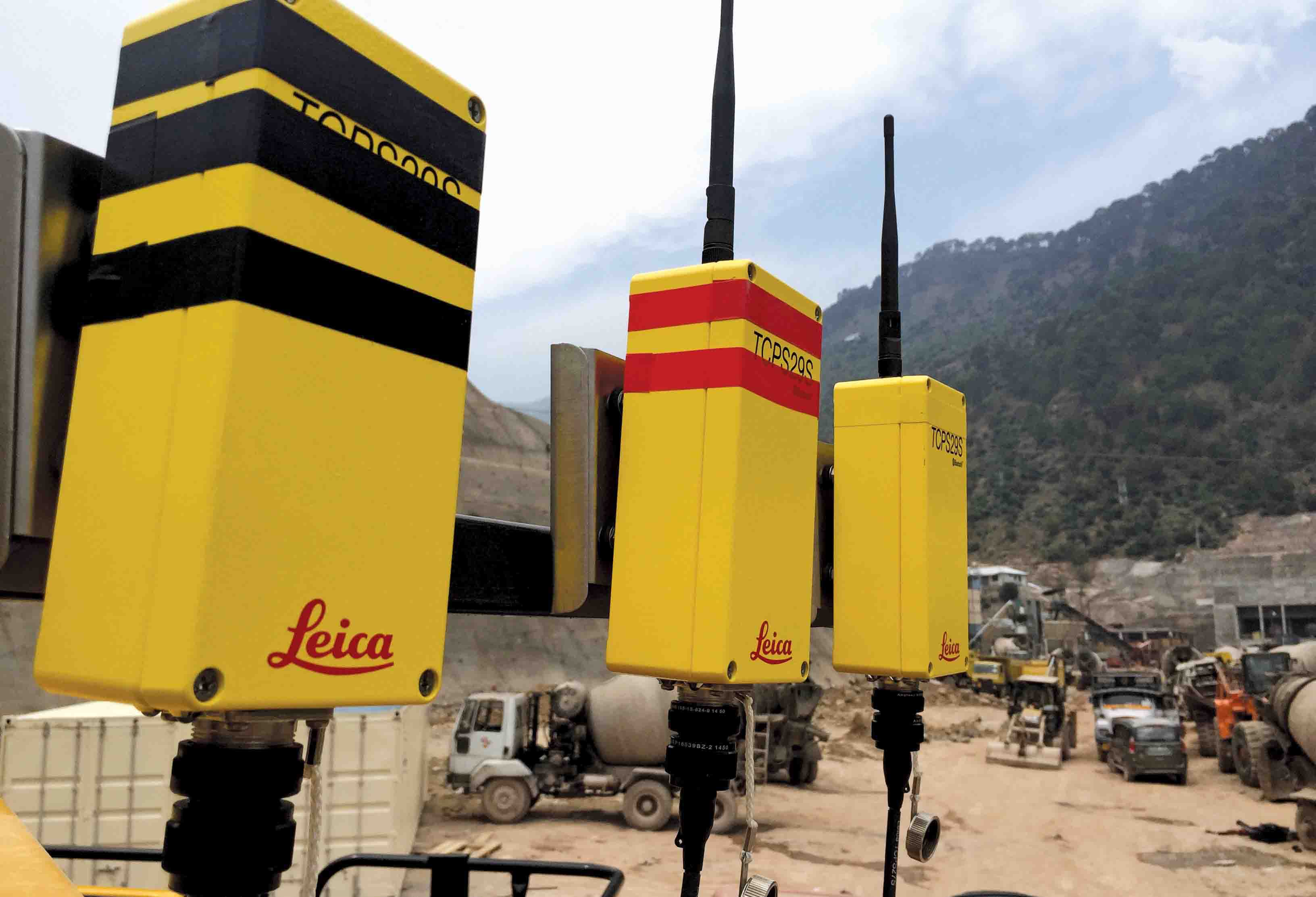 Collecting on-site data, the Leica Geosystems way Collecting on-site data, Leica Geosystems