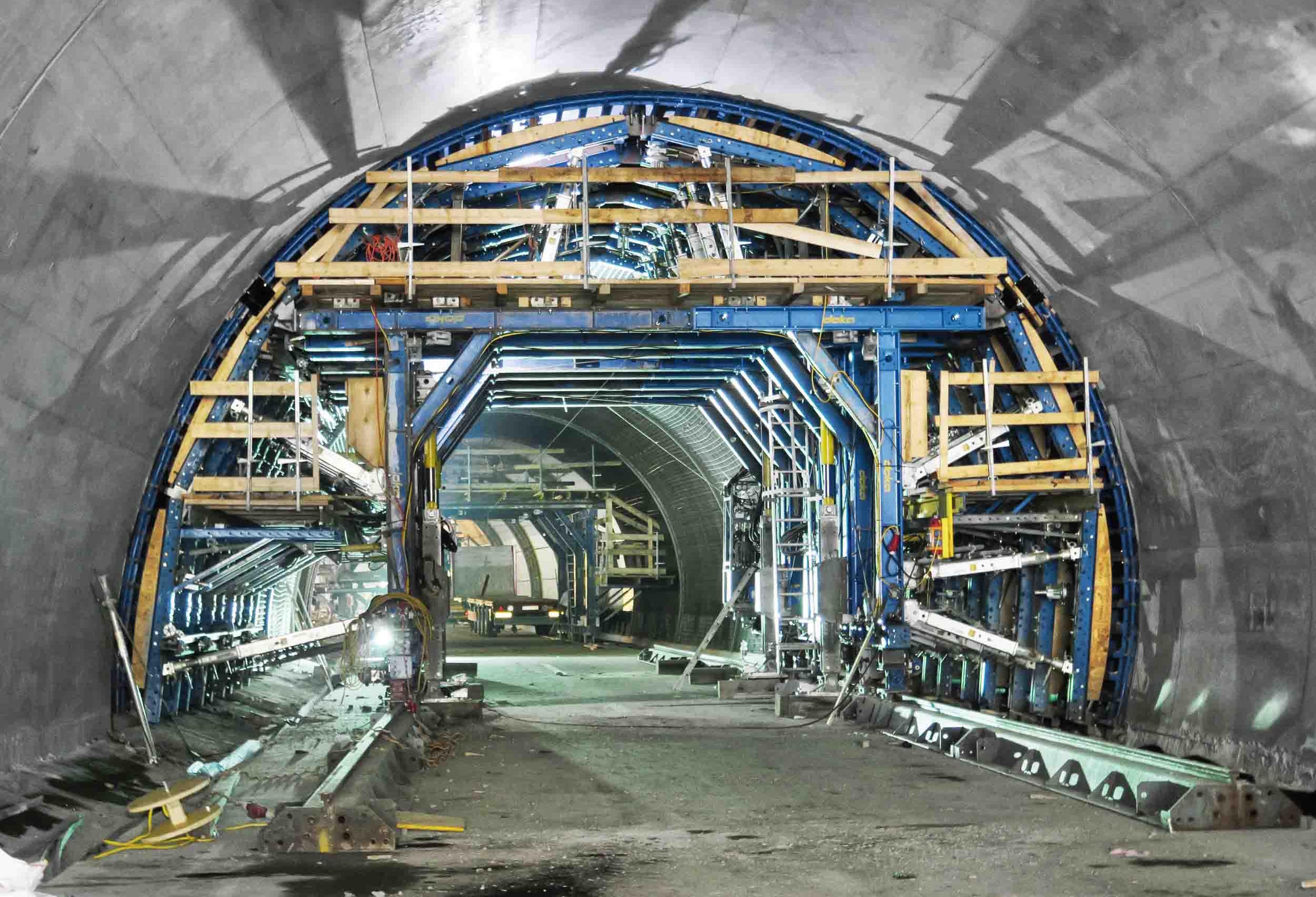 Doka’s formwork has helped revamp a twin tube tunnel on Austria’s A12 highway Doka’s formwork on Austria’s A12 highway