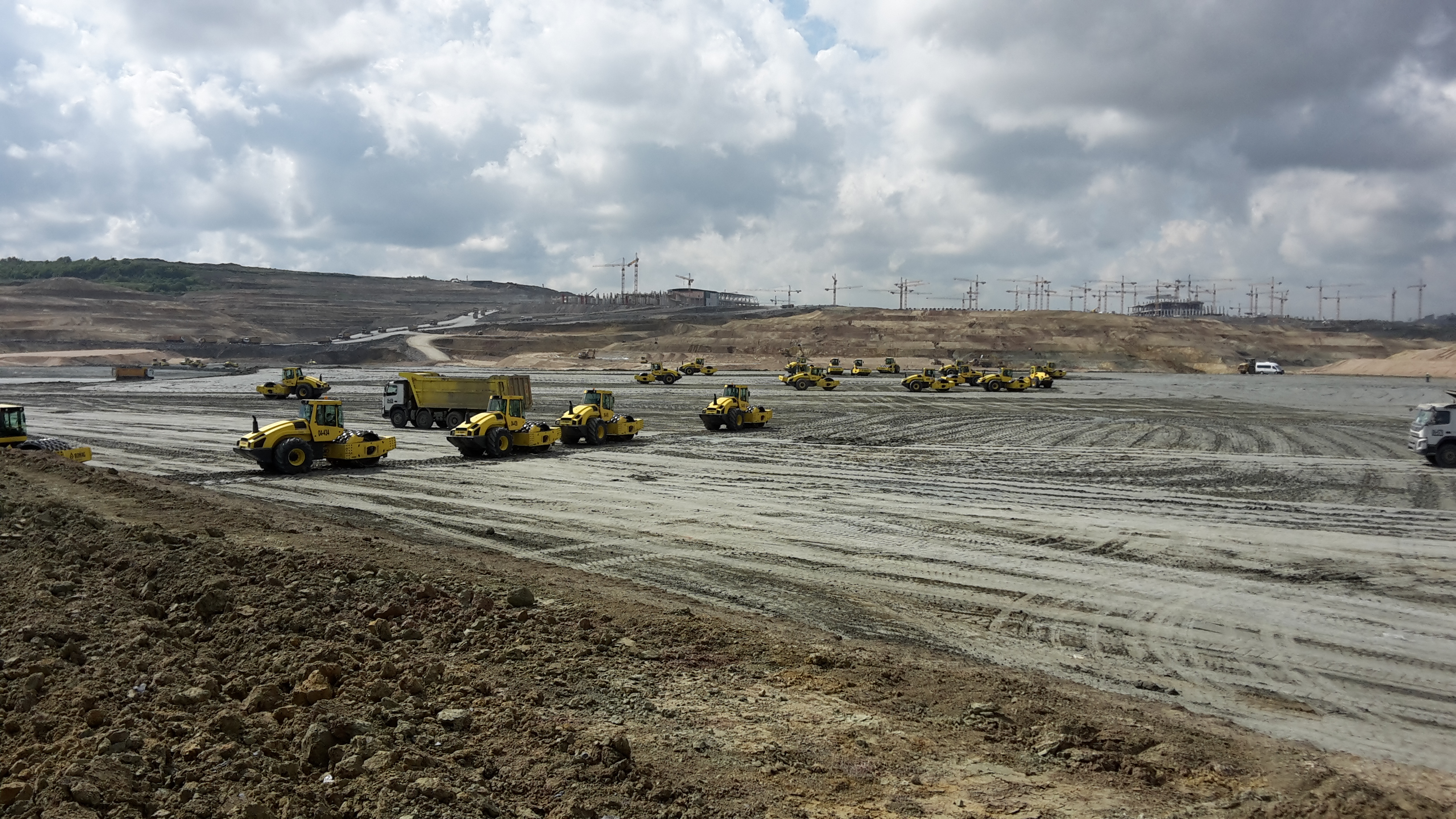 The rollers operate in a line to help deliver efficient compaction Bomag Rollers operate in line